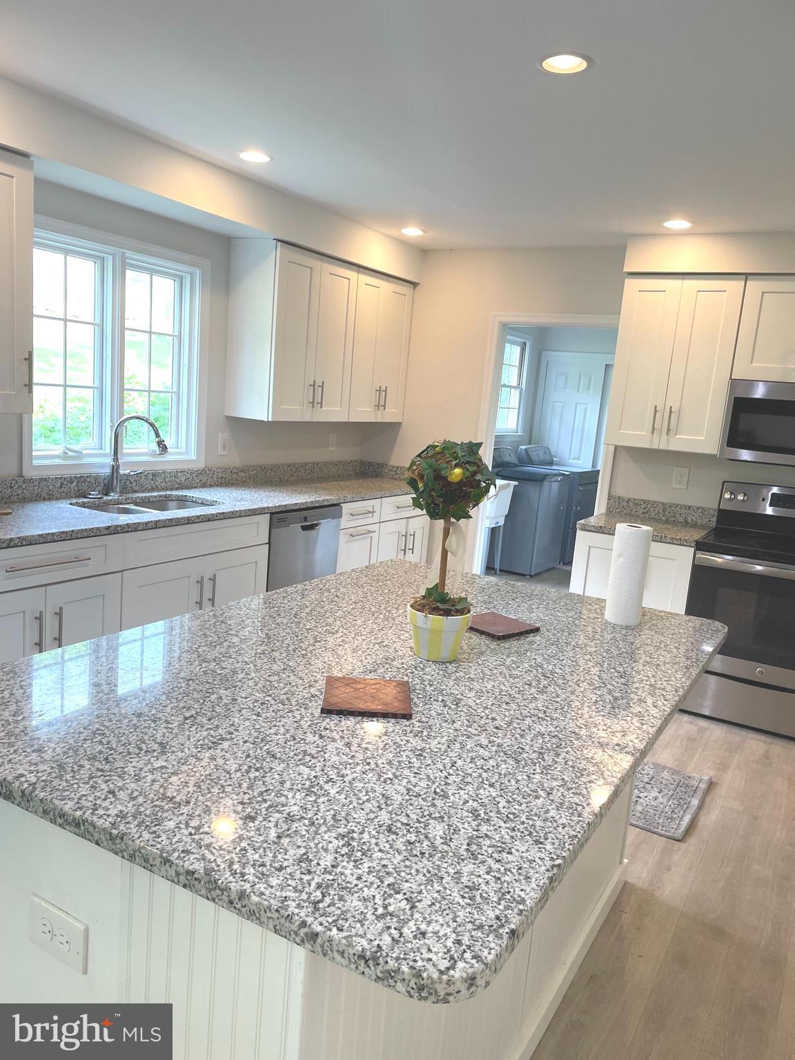 NEWTOWN SQ - Residential Lease