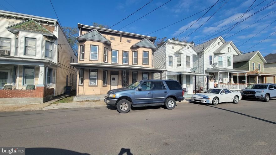 INVESTOR ALERT   Duplex with 3 bedrooms, 2 full baths on each side . 1 side completely rehabbed and ready to rent, Other side needs rehabbed. Newer rubber roof. New Stainless aplliances. Granite countertops.