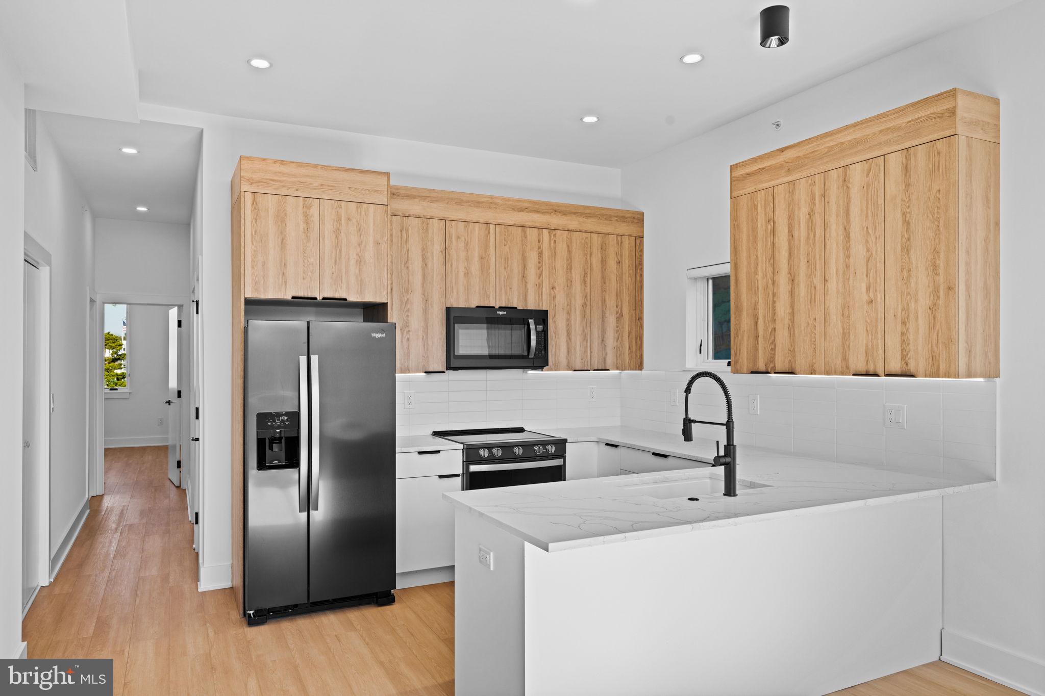 UNIVERSITY CITY - Residential Income