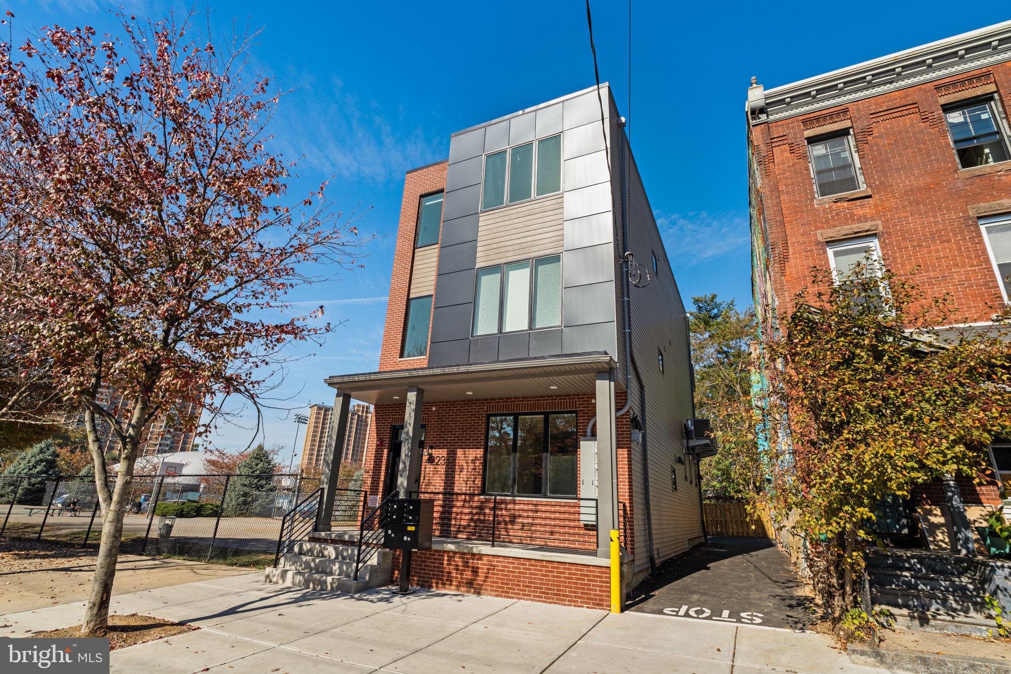 UNIVERSITY CITY - Residential Income