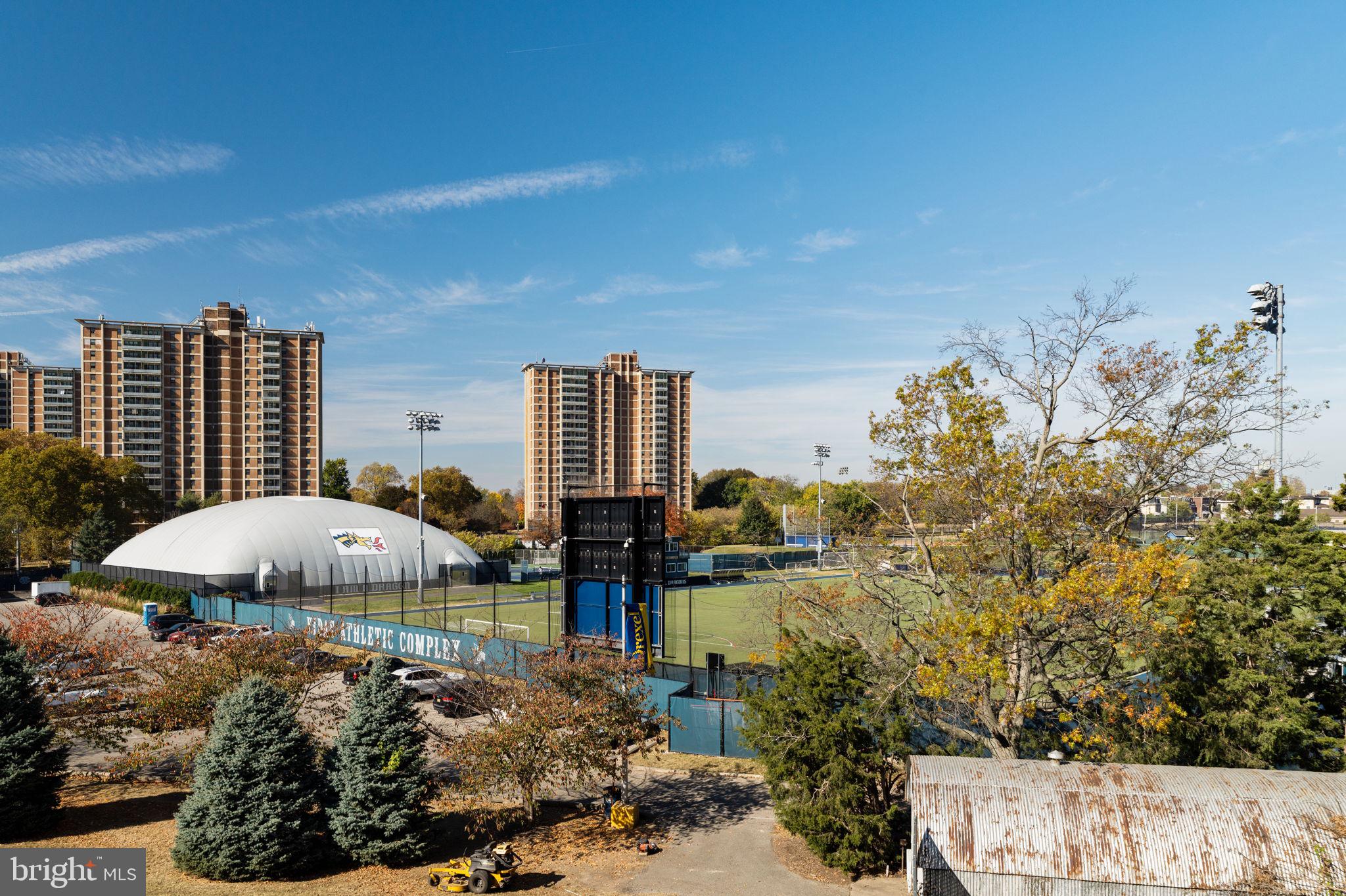 UNIVERSITY CITY - Residential Income