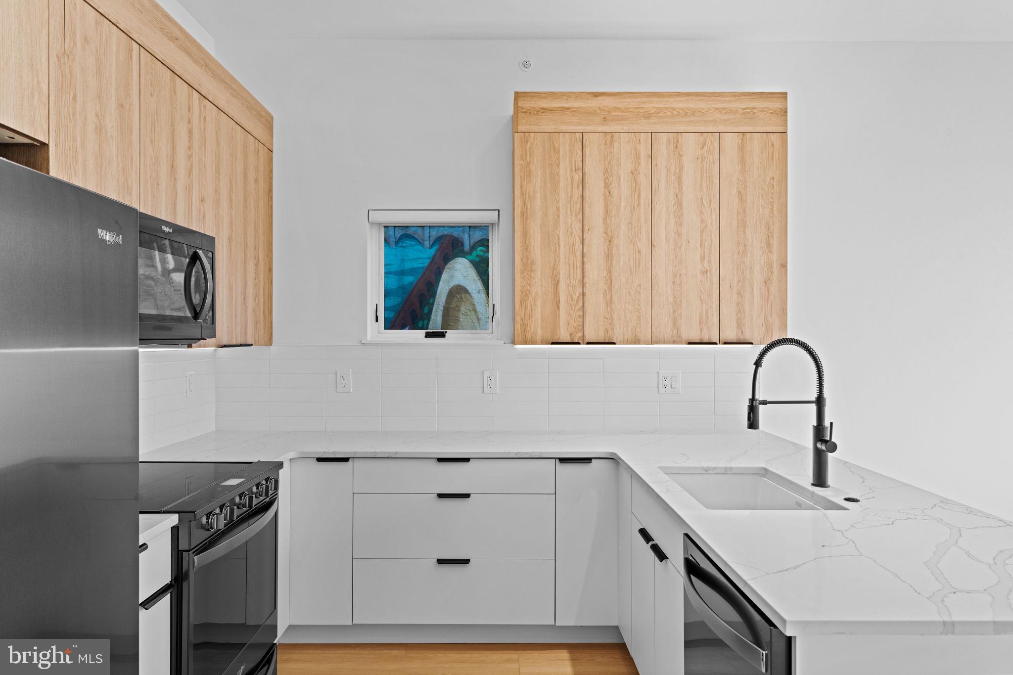 UNIVERSITY CITY - Residential Income