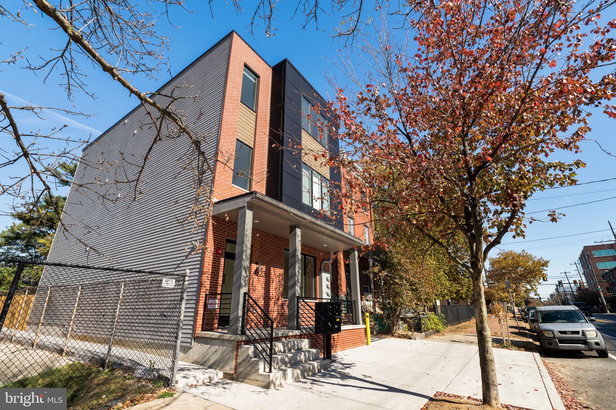 UNIVERSITY CITY - Residential Income