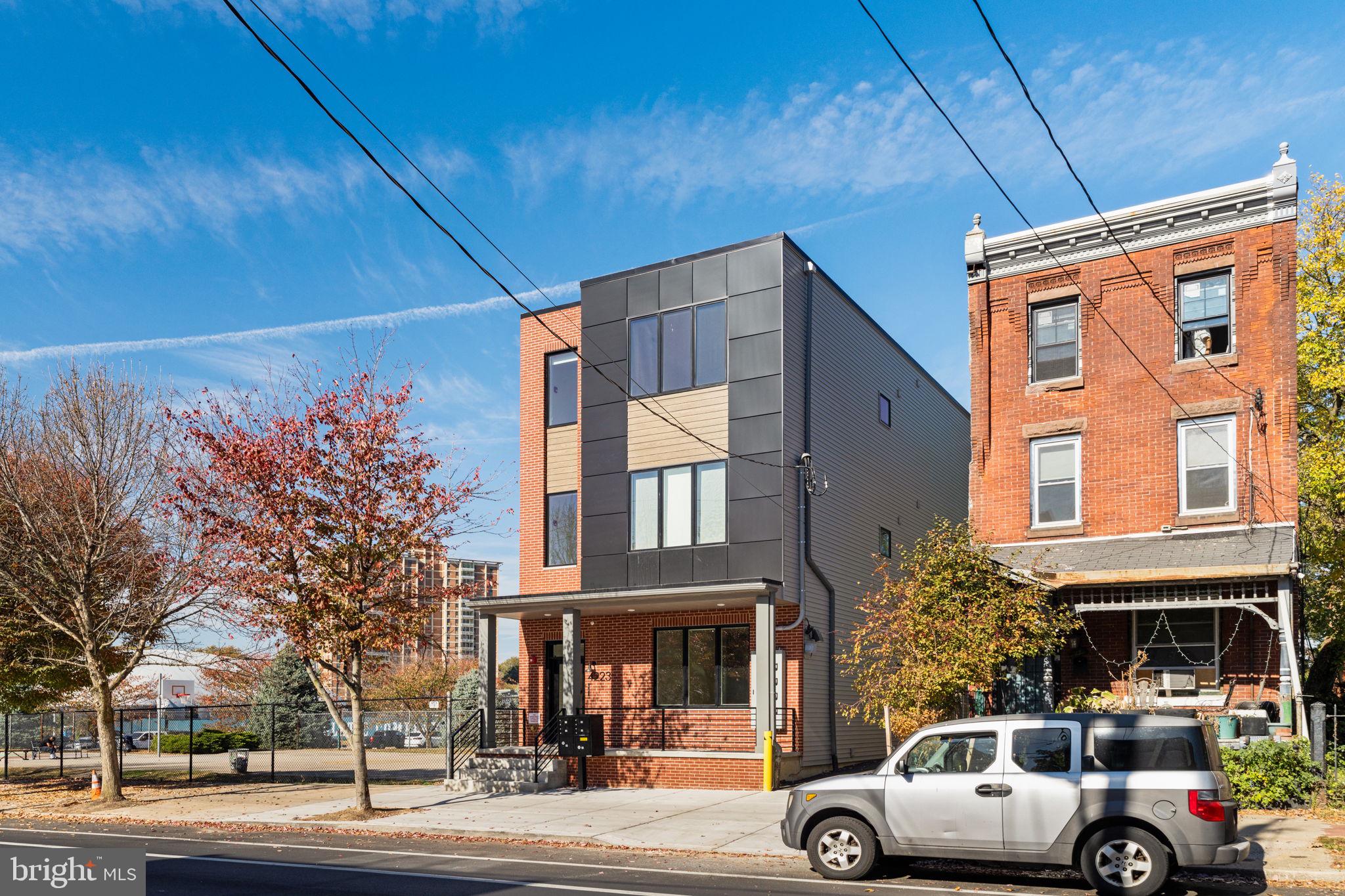 UNIVERSITY CITY - Residential Income