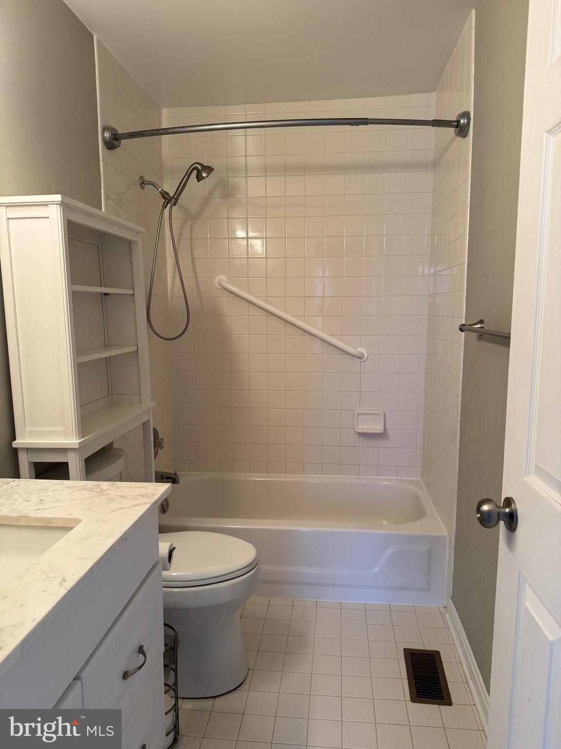 HUNTERS RUN VILLAGE - Residential Lease