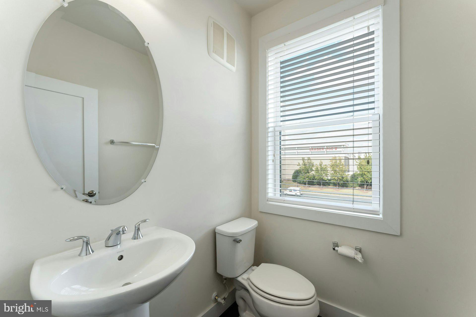 SM ONE LOUDOUN CONDO - Residential Lease