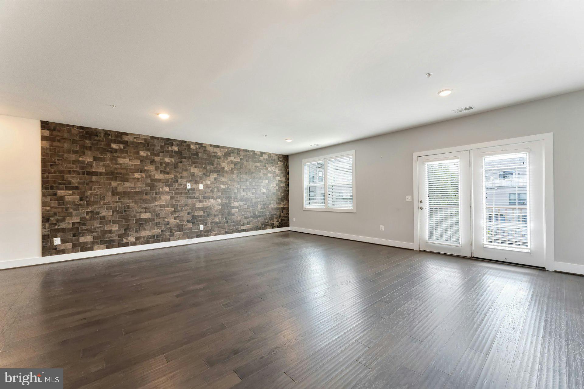 SM ONE LOUDOUN CONDO - Residential Lease