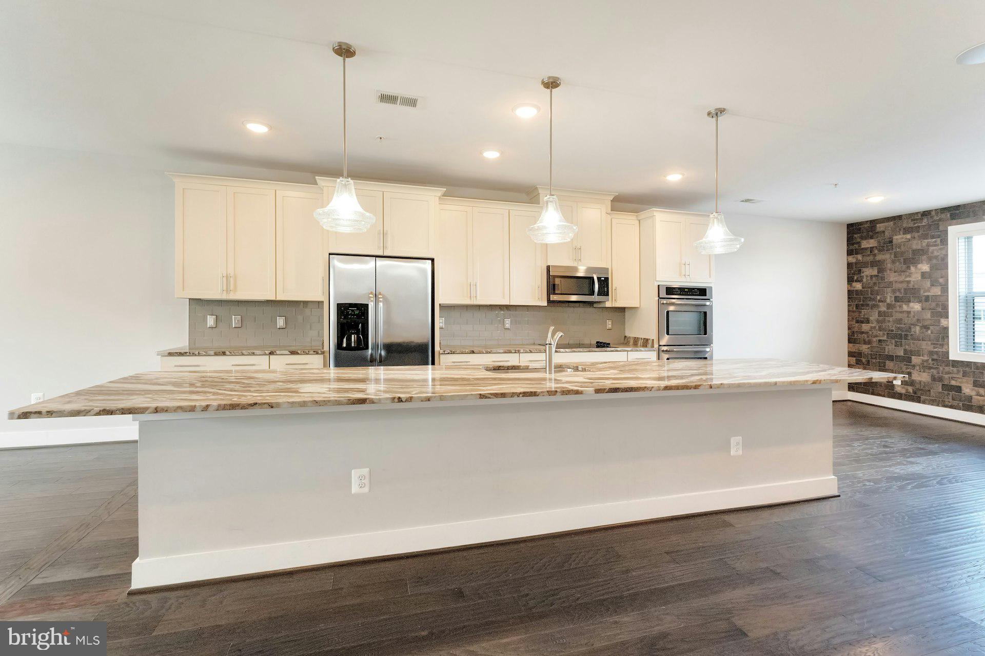 SM ONE LOUDOUN CONDO - Residential Lease