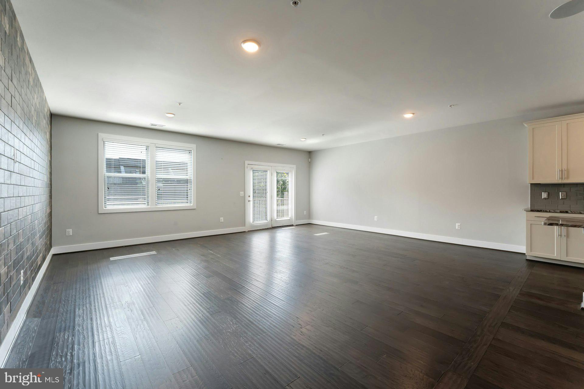 SM ONE LOUDOUN CONDO - Residential Lease