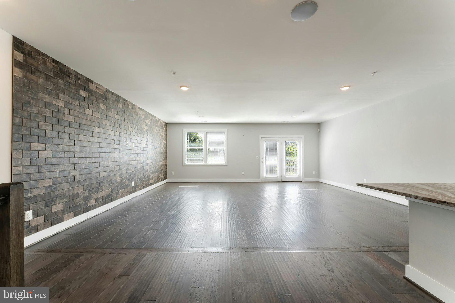 SM ONE LOUDOUN CONDO - Residential Lease