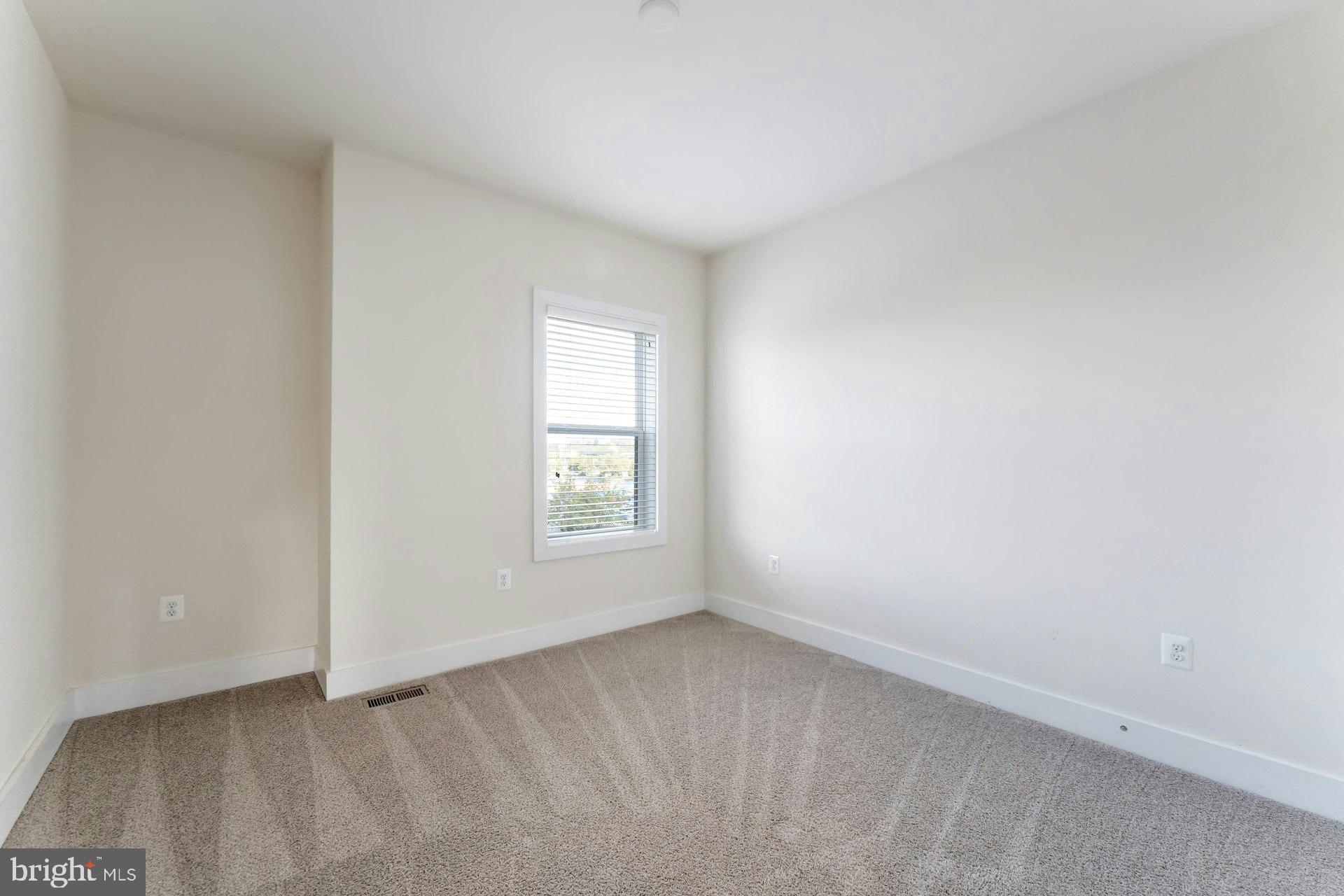 SM ONE LOUDOUN CONDO - Residential Lease