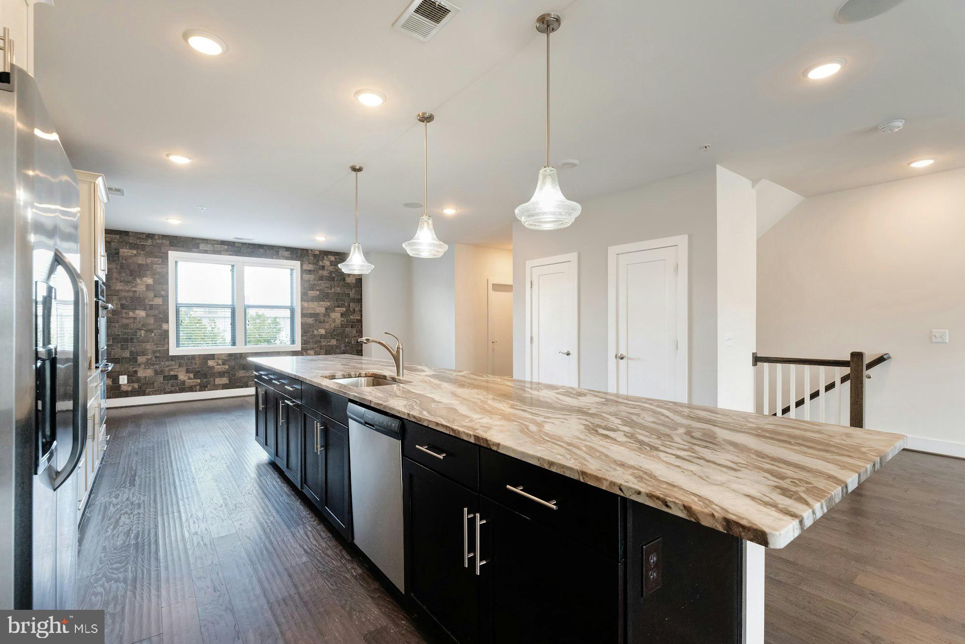 SM ONE LOUDOUN CONDO - Residential Lease