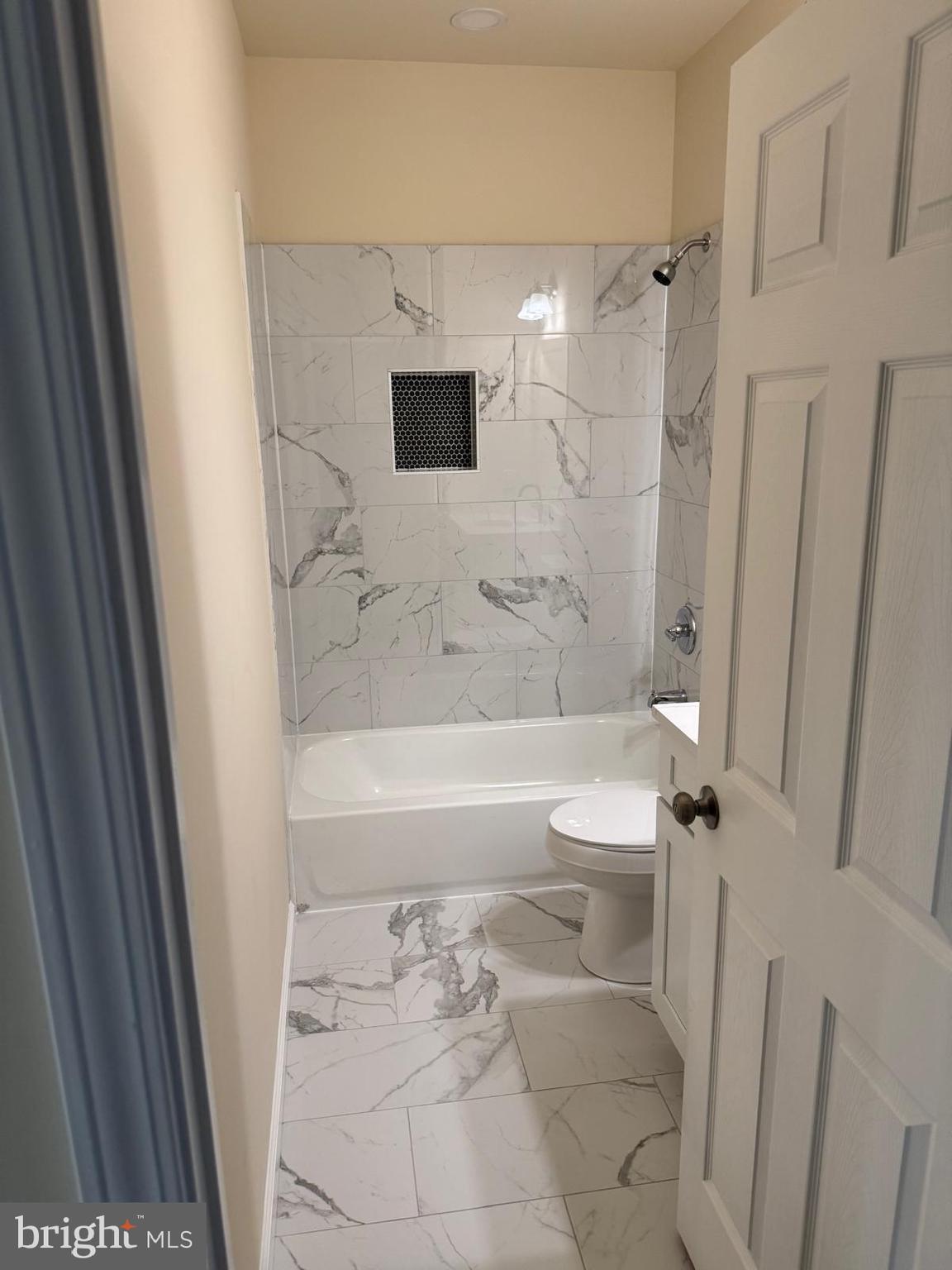 EDINBURG SQUARE - Residential