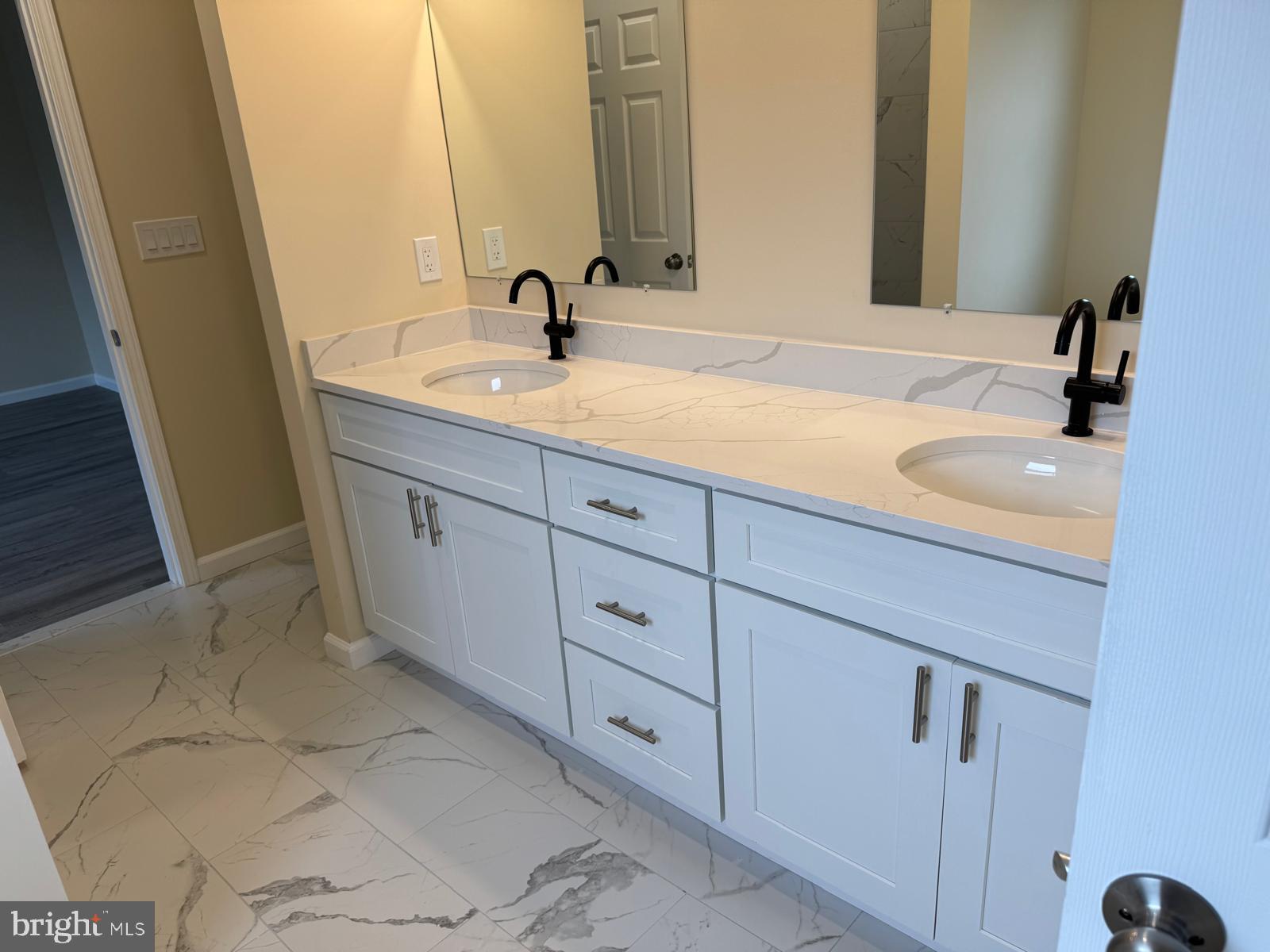 EDINBURG SQUARE - Residential