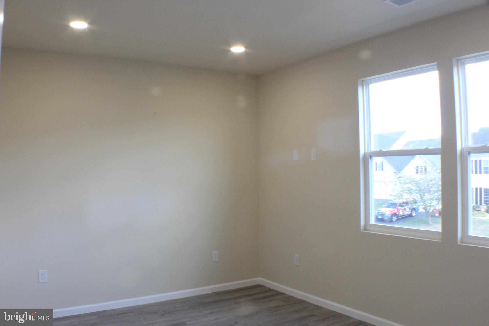 EDINBURG SQUARE - Residential