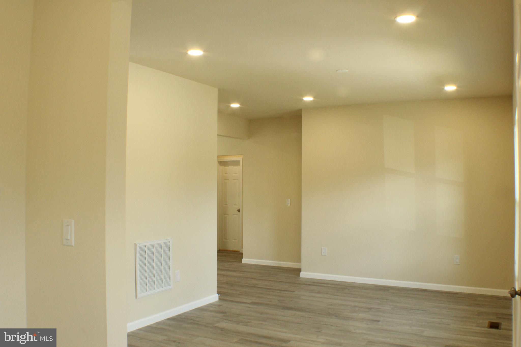 EDINBURG SQUARE - Residential