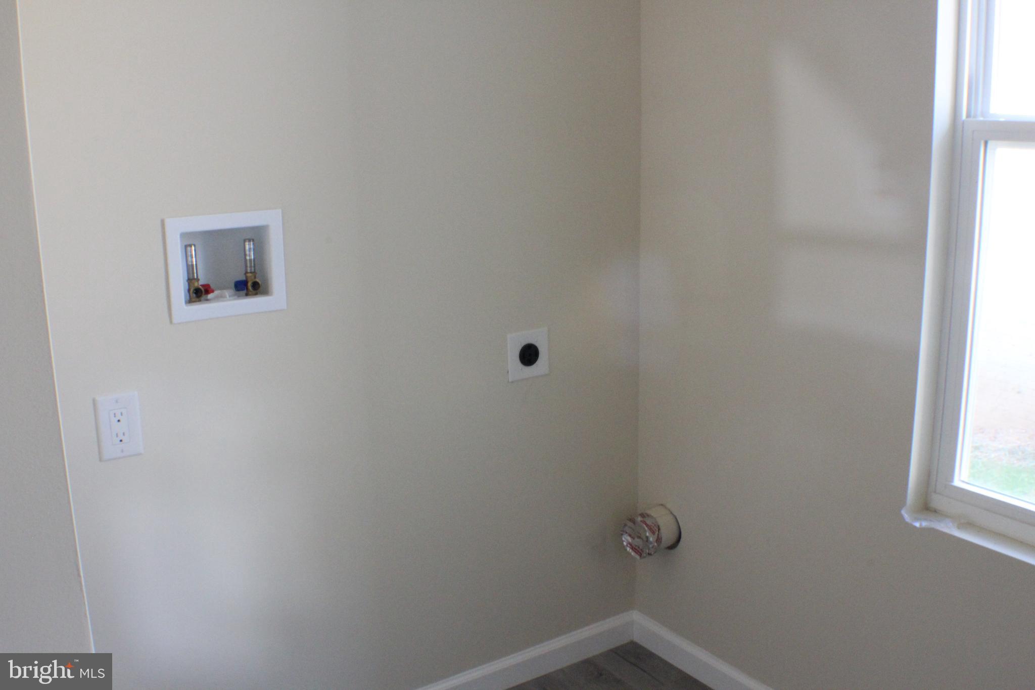 EDINBURG SQUARE - Residential