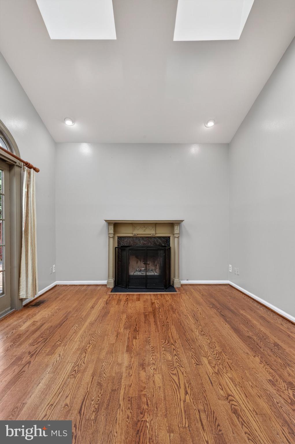 BELLE POND FARM - Residential