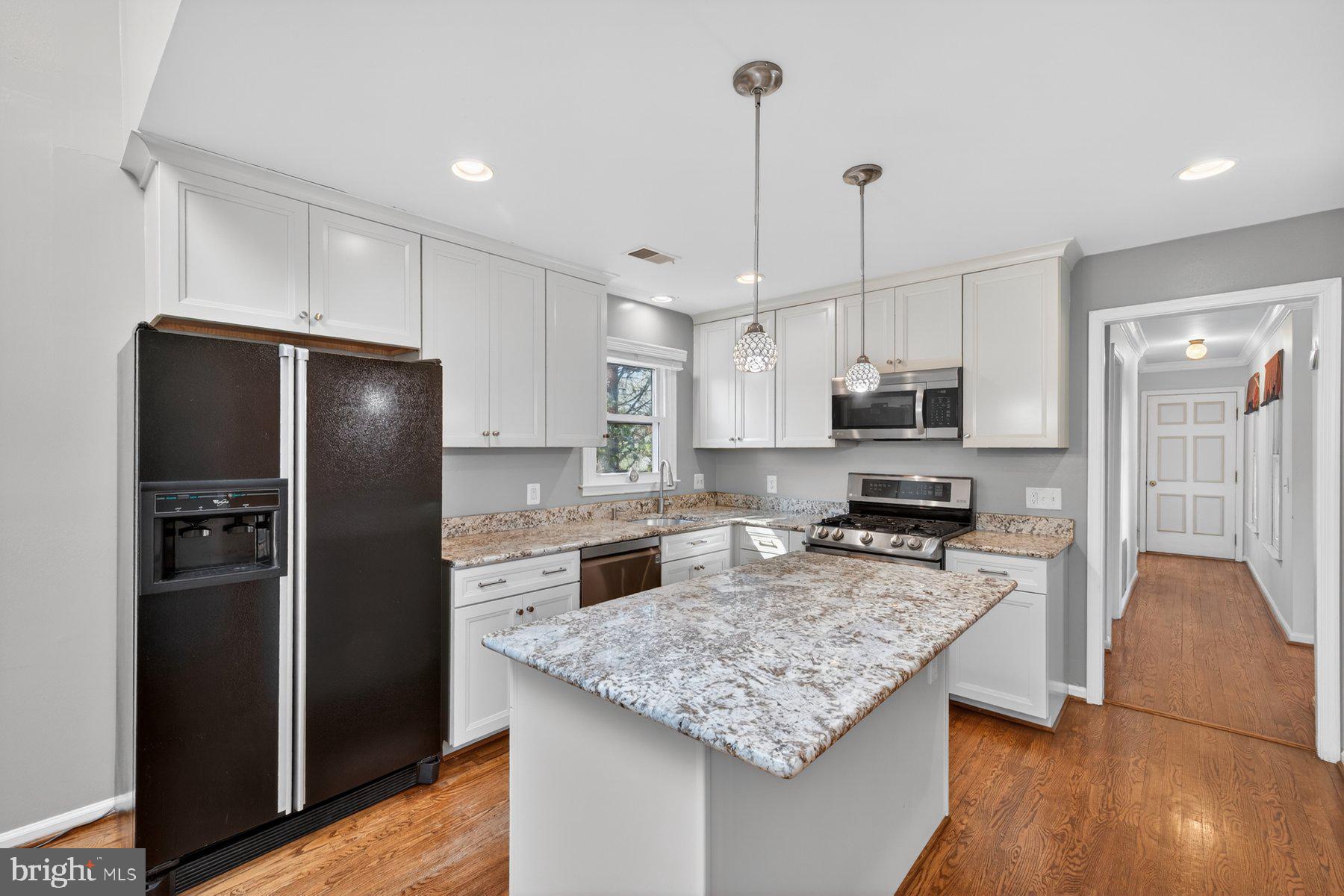 BELLE POND FARM - Residential