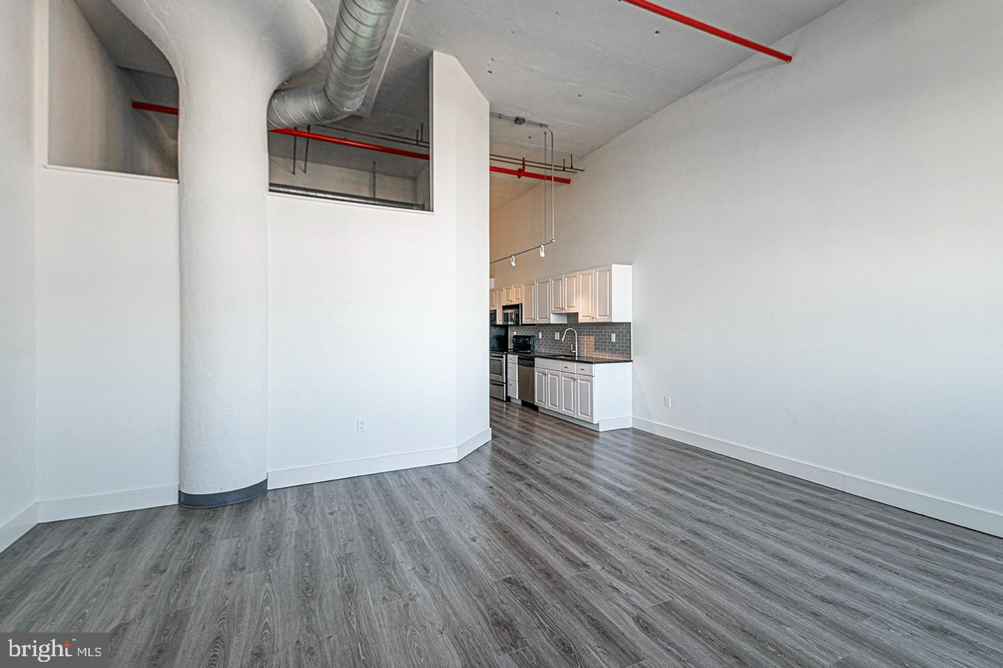 *Available 9/6/22*
Recently renovated 1 bedroom, 1 bathroom loft apartment in the heart of Northern Liberties. Located at 5th and Brown, this large lofted apartment features enormous industrial windows, stainless steel appliances, central air/heat, and dishwasher. All tenants have access to the shared roof deck with a panoramic view of the city, as well as a bike room and loading dock. Each floor has coin-operated laundry.
*Pets permitted with owner approval
*$500 non-refundable pet fee per pet
*Limited off street parking available for $150/mo
*Photos of a similar unit