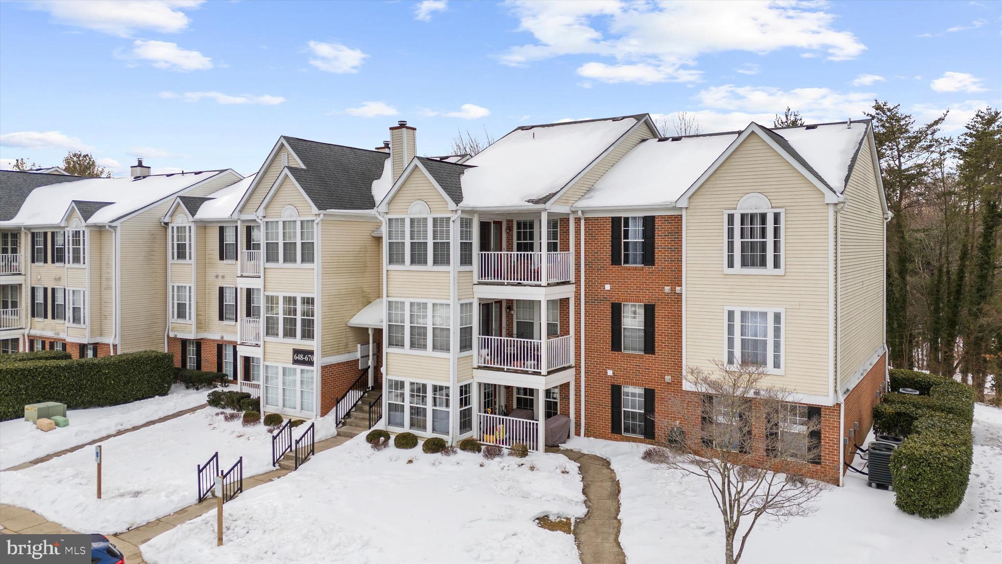 DEEP CREEK COMMONS - Residential