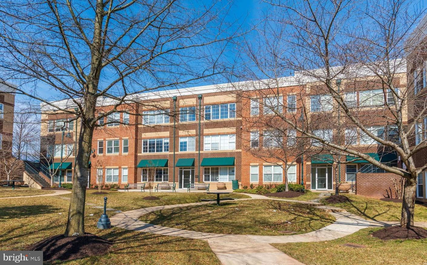 ASHBURN CROSSROADS - Commercial Lease