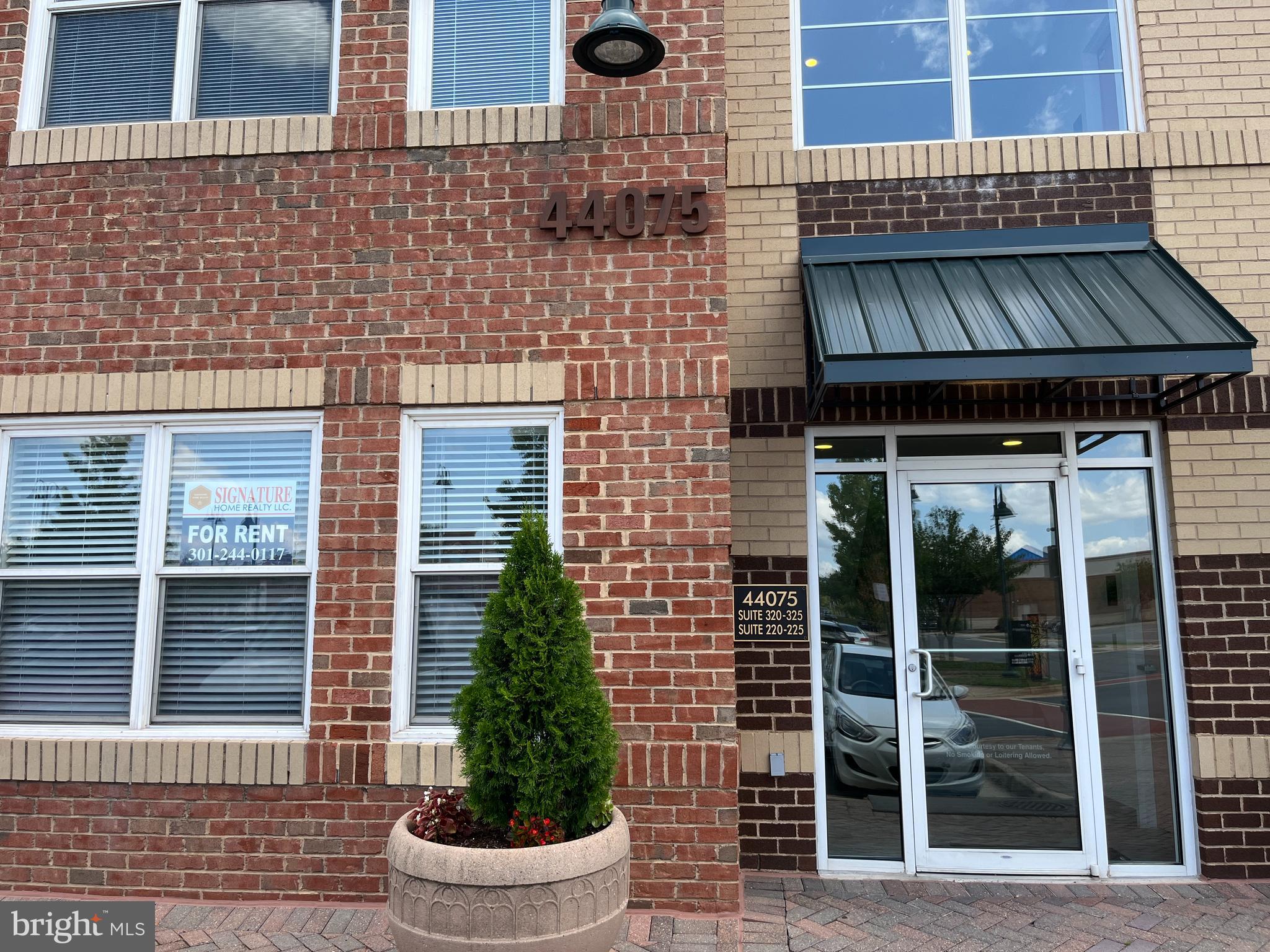 ASHBURN CROSSROADS - Commercial Lease