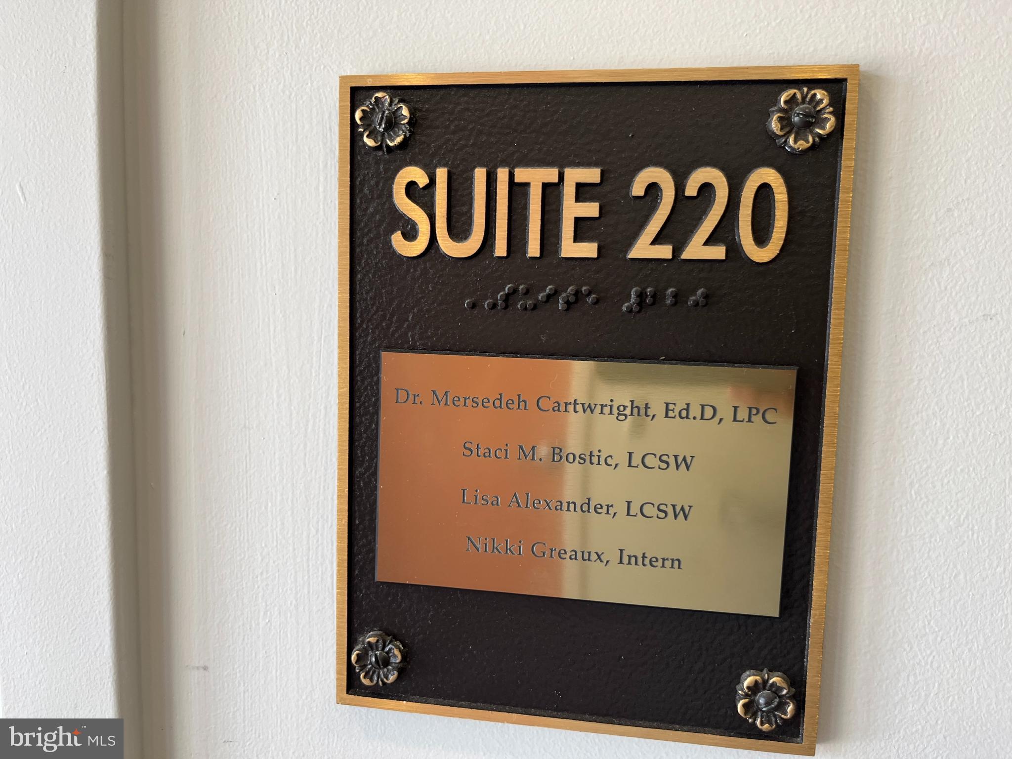 ASHBURN CROSSROADS - Commercial Lease