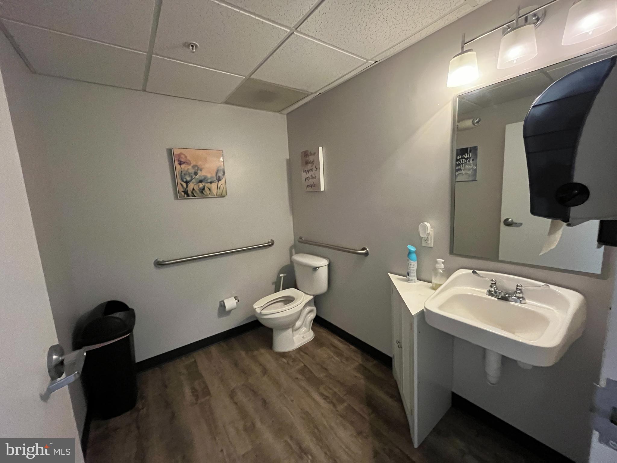 ASHBURN CROSSROADS - Commercial Lease