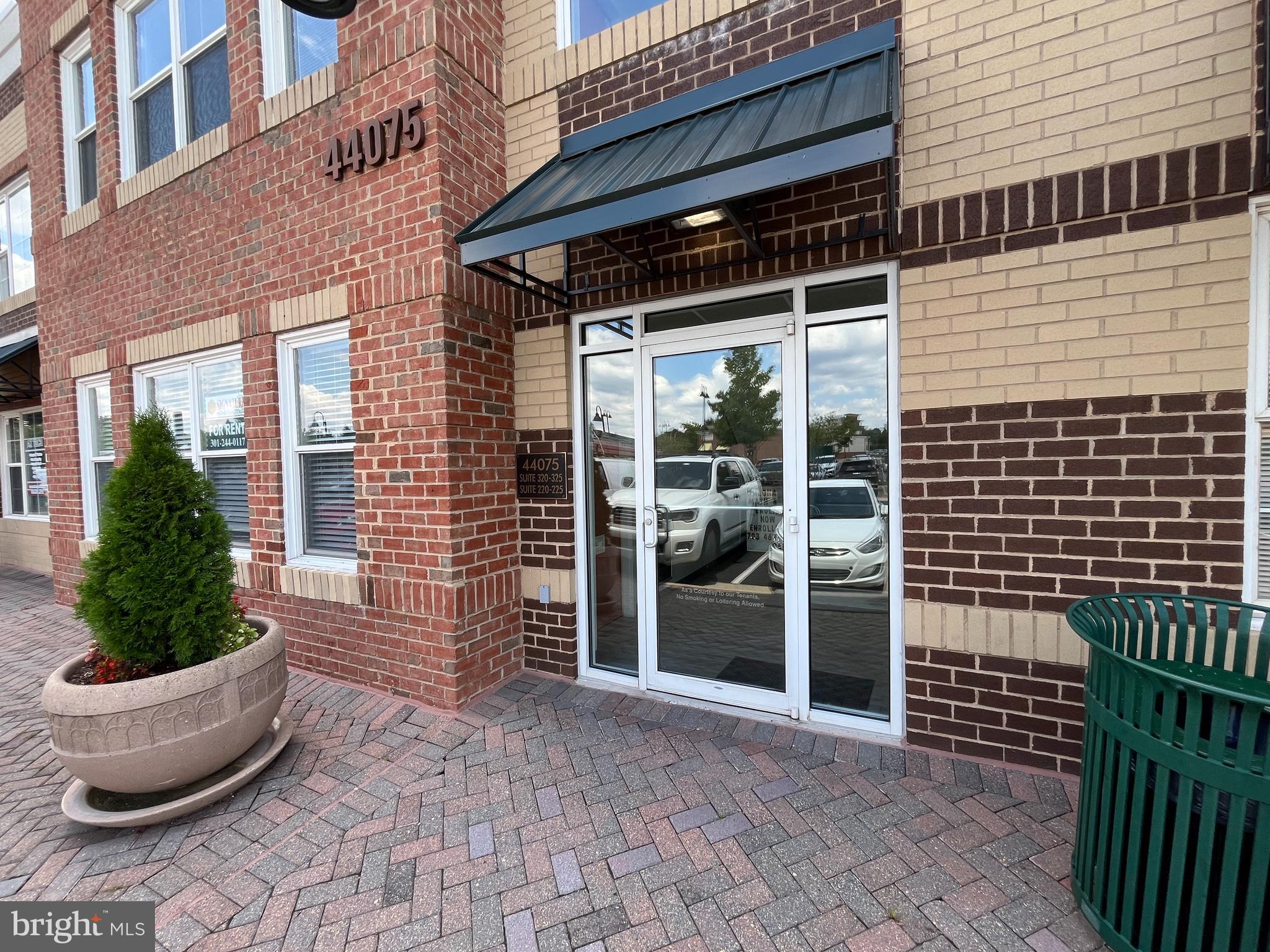 ASHBURN CROSSROADS - Commercial Lease