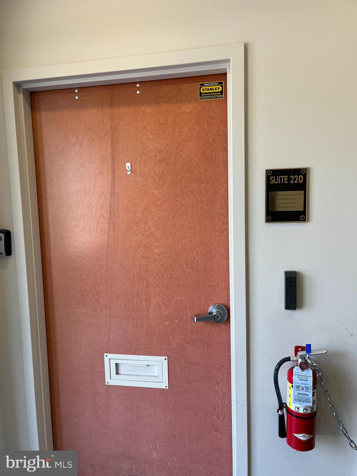 ASHBURN CROSSROADS - Commercial Lease