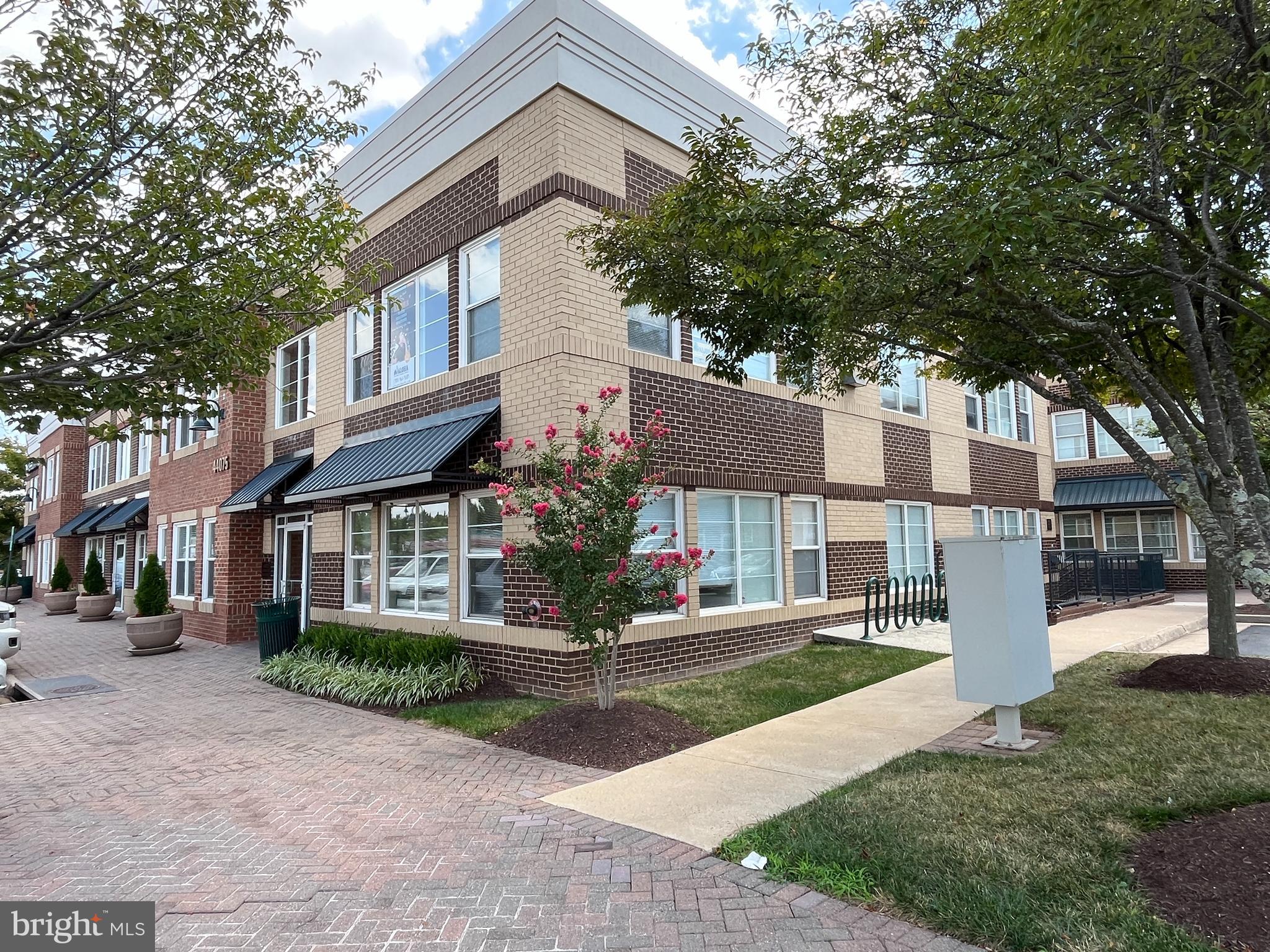 ASHBURN CROSSROADS - Commercial Lease