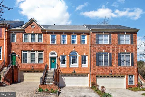 Photo of 105 Crofton Hill Lane, ROCKVILLE, MD 20850 (MLS # MDMC2220228)