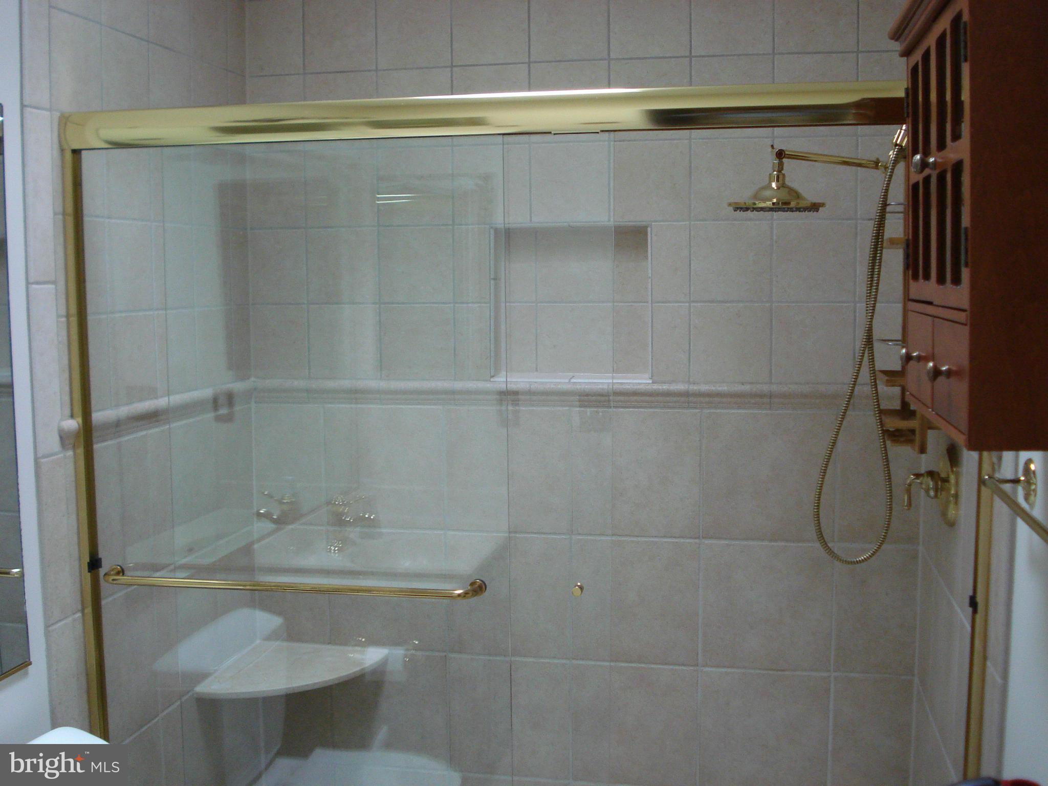 RESTON - Residential Lease