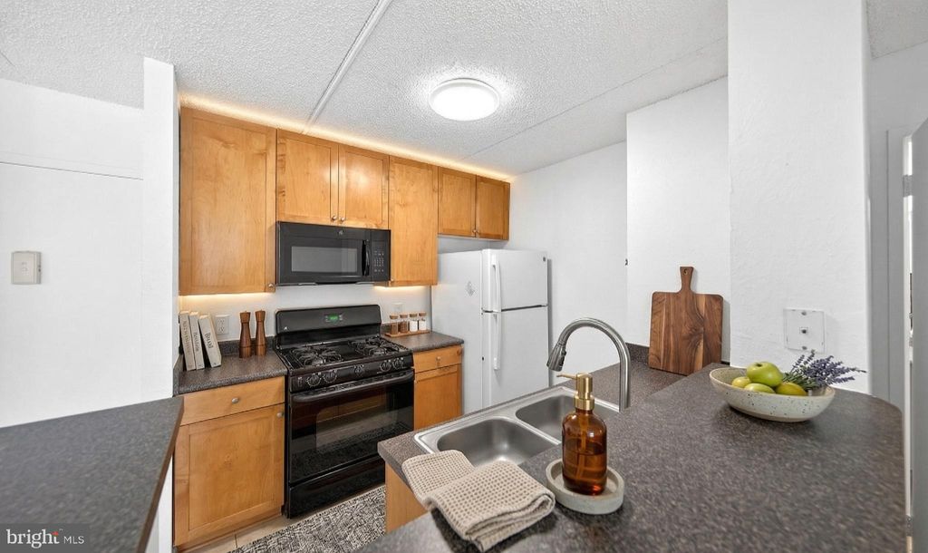 Photo of 60 S Van Dorn Street #413, ALEXANDRIA, VA 22304 (MLS # VAAX2055282)