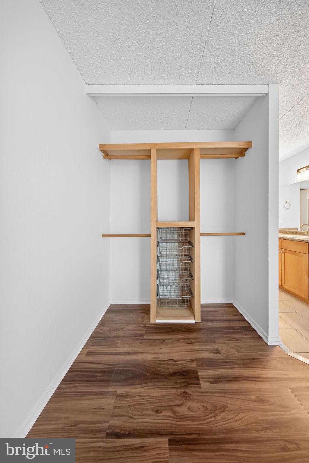 TWENTY-ONE - Residential