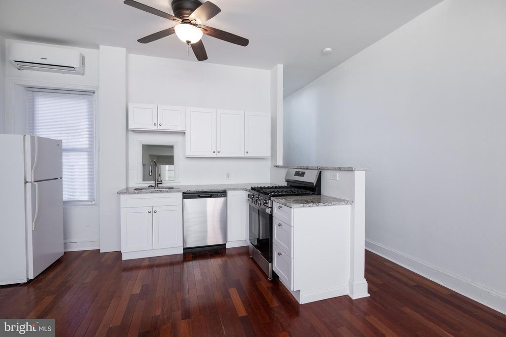 Photo of 633 N 3rd Street #3RD FLOOR, PHILADELPHIA, PA 19123 (MLS # PAPH2580498)