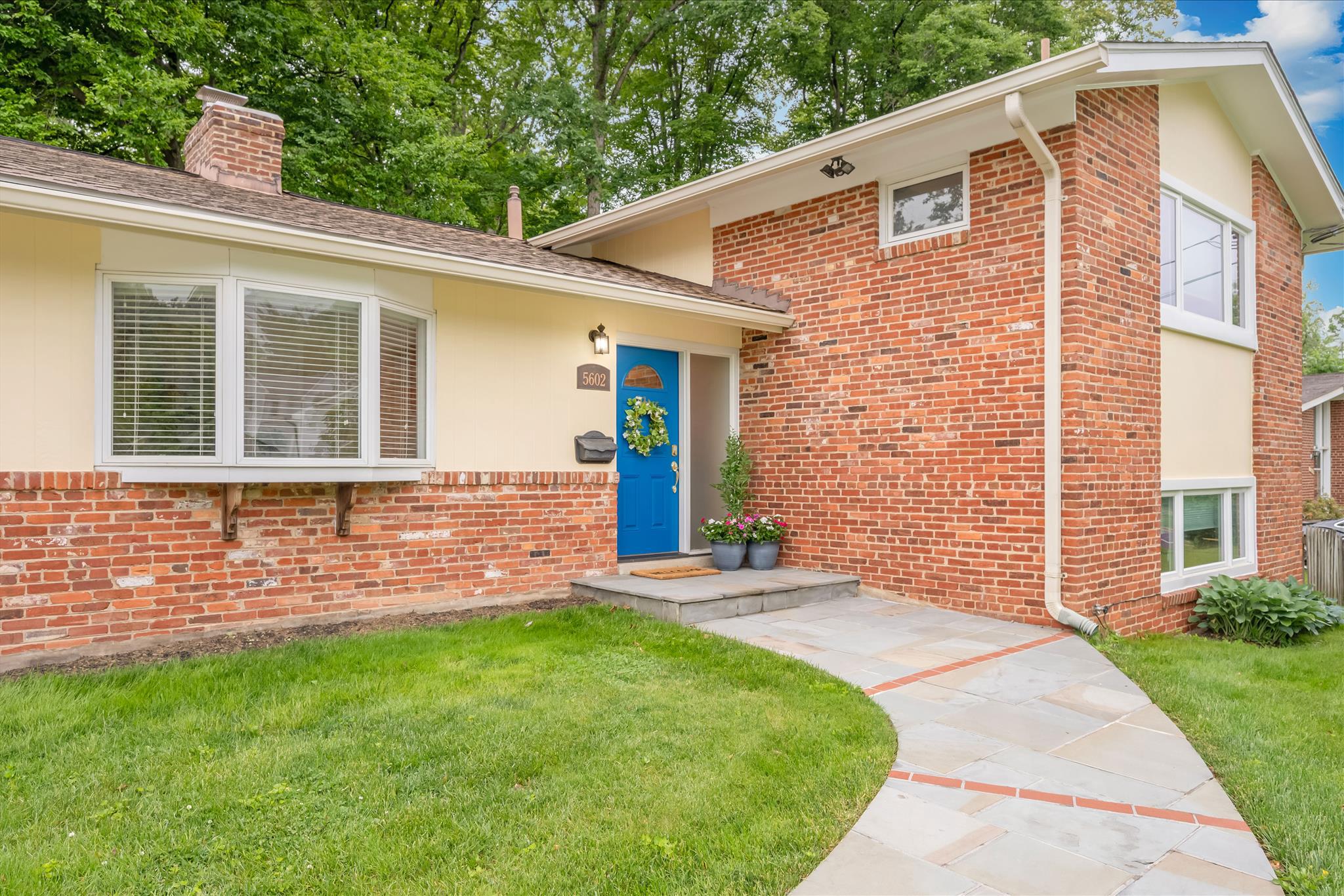 5602 HUNTINGTON PARKWAY