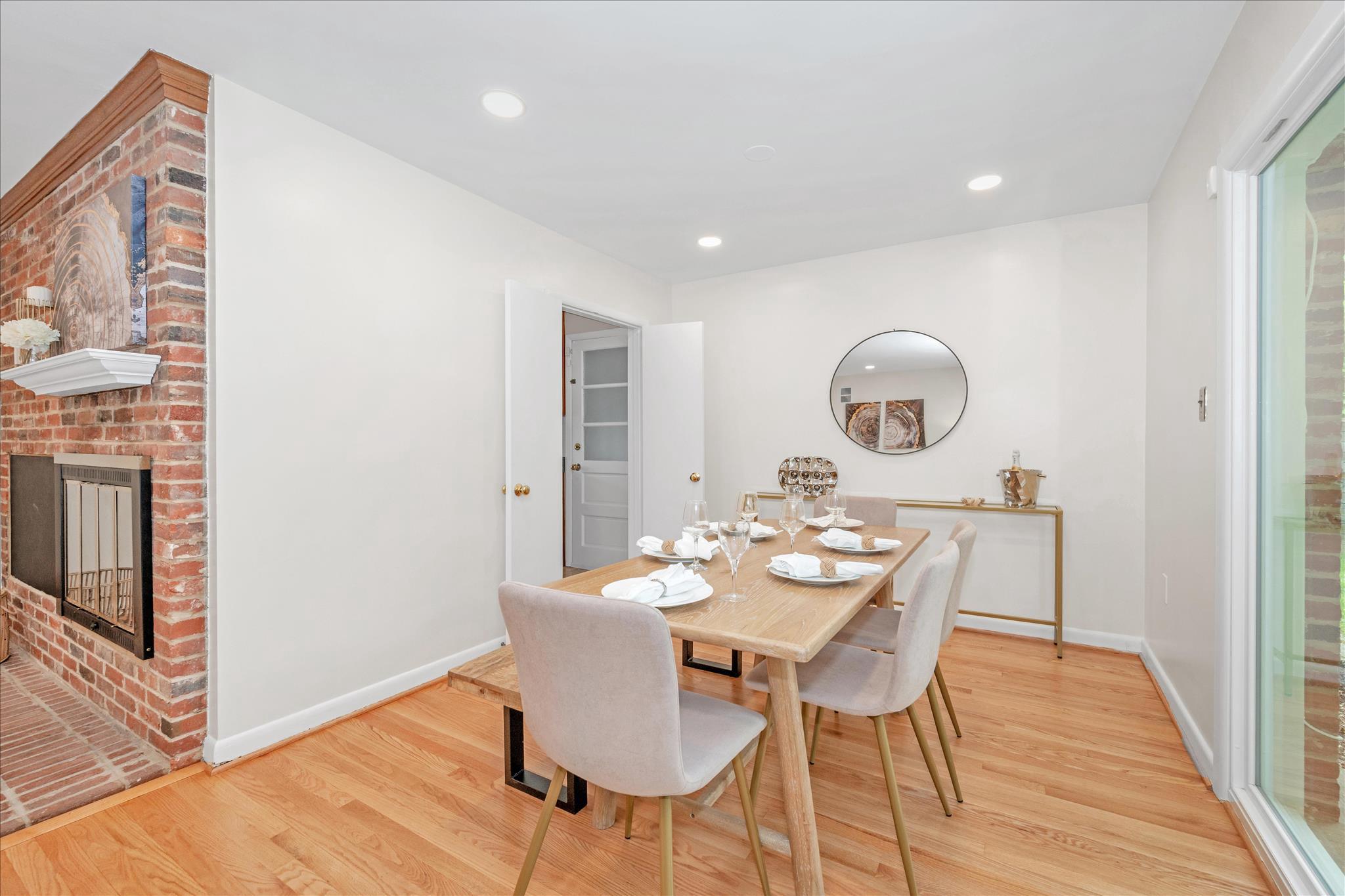 GREENWICH FOREST - Residential