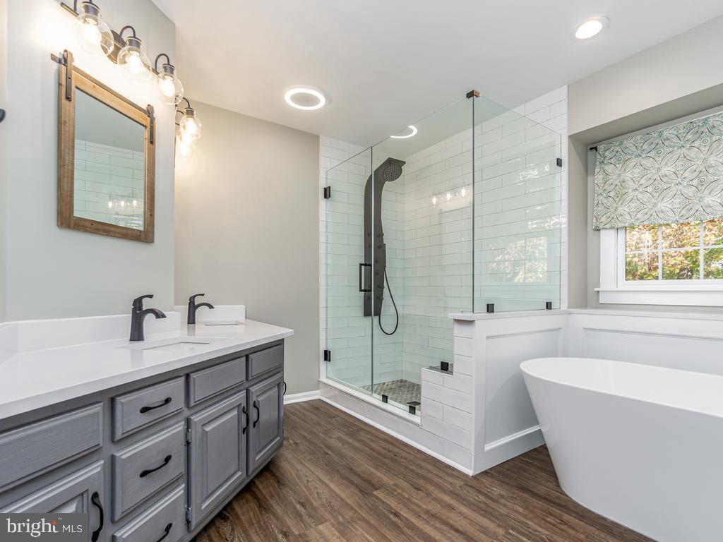 COLECHESTER VILLAGE - Residential