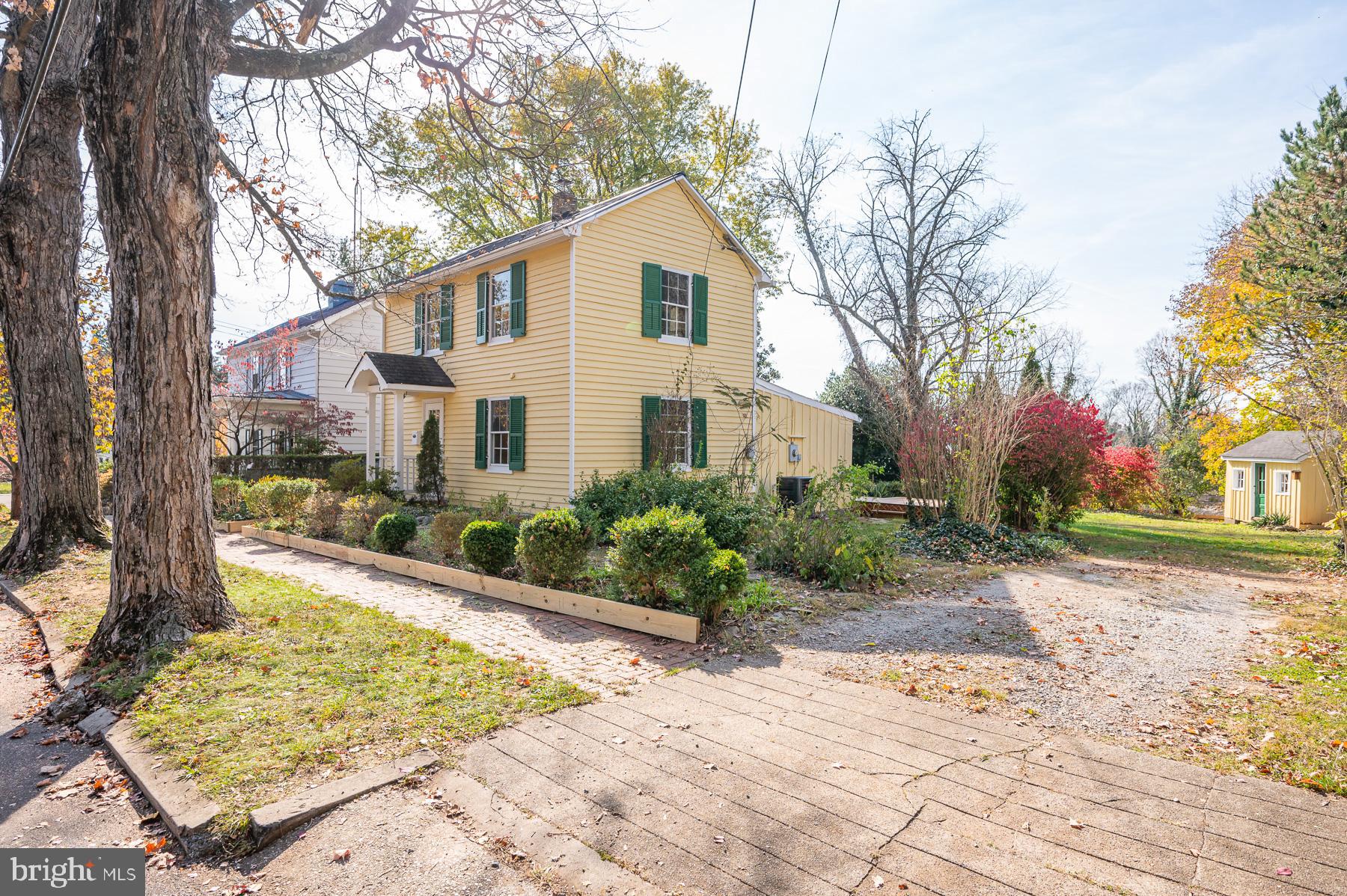 CHARLES TOWN CORPORATION - Residential Lease