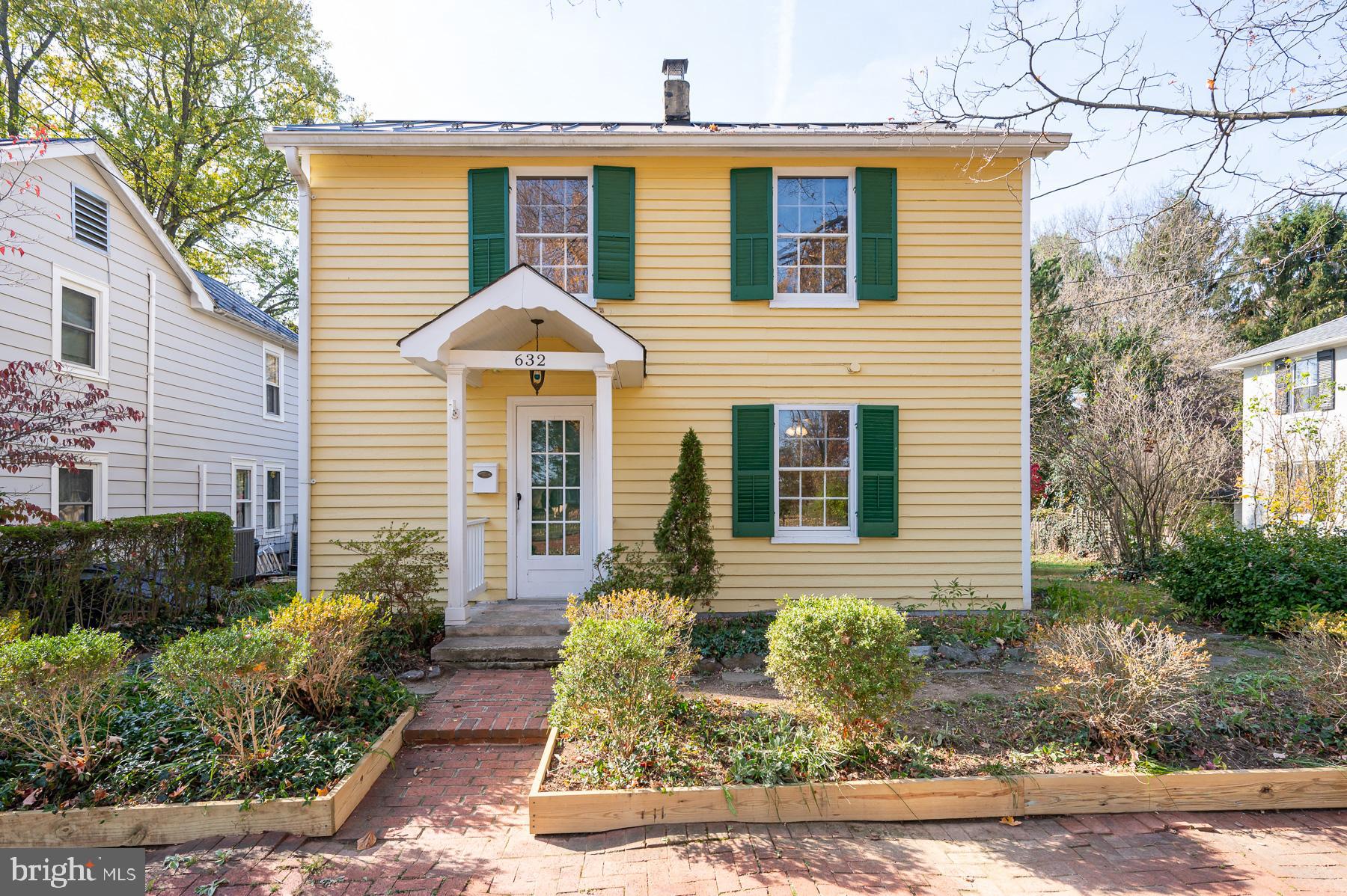 CHARLES TOWN CORPORATION - Residential Lease