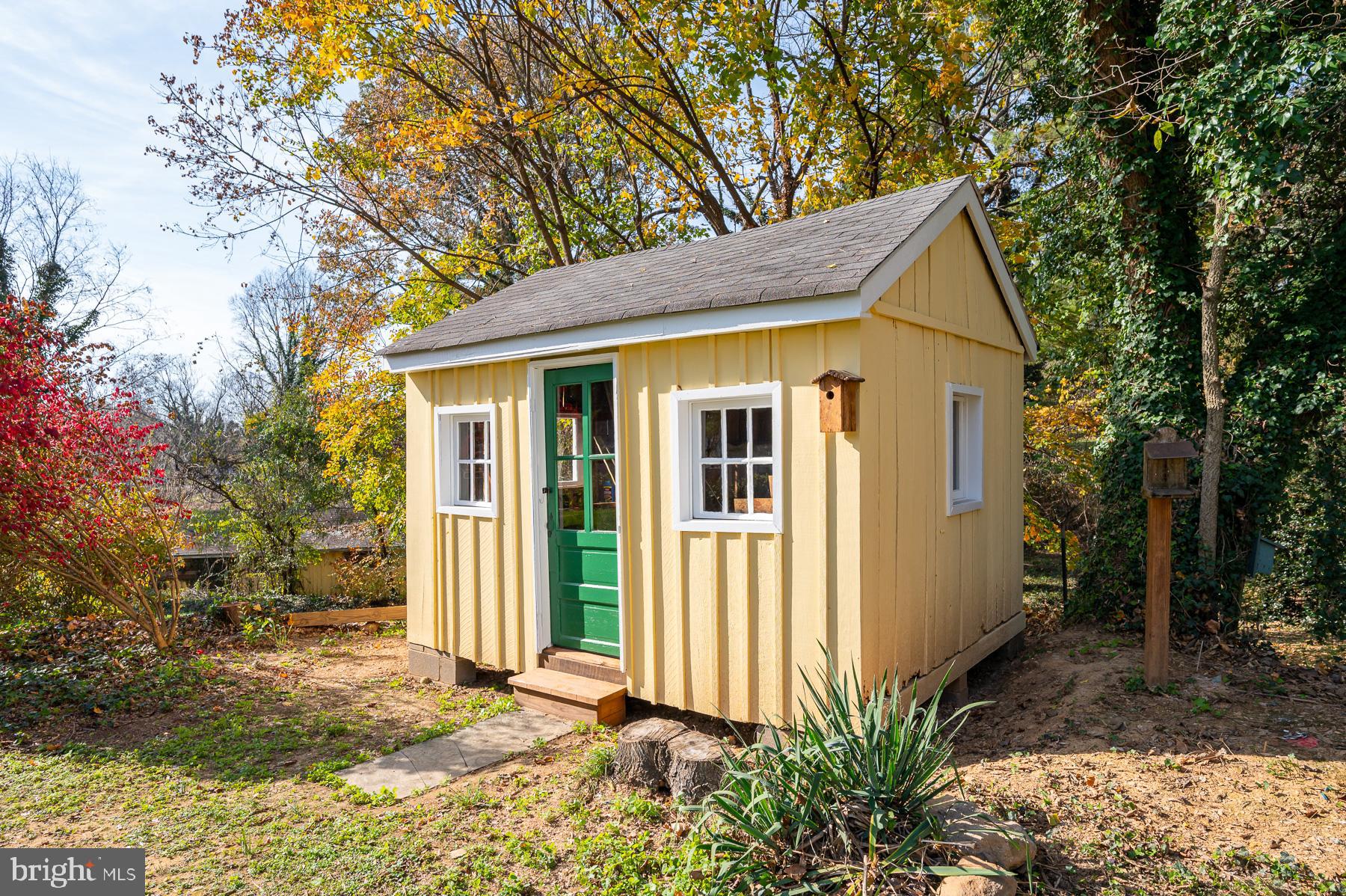 CHARLES TOWN CORPORATION - Residential Lease