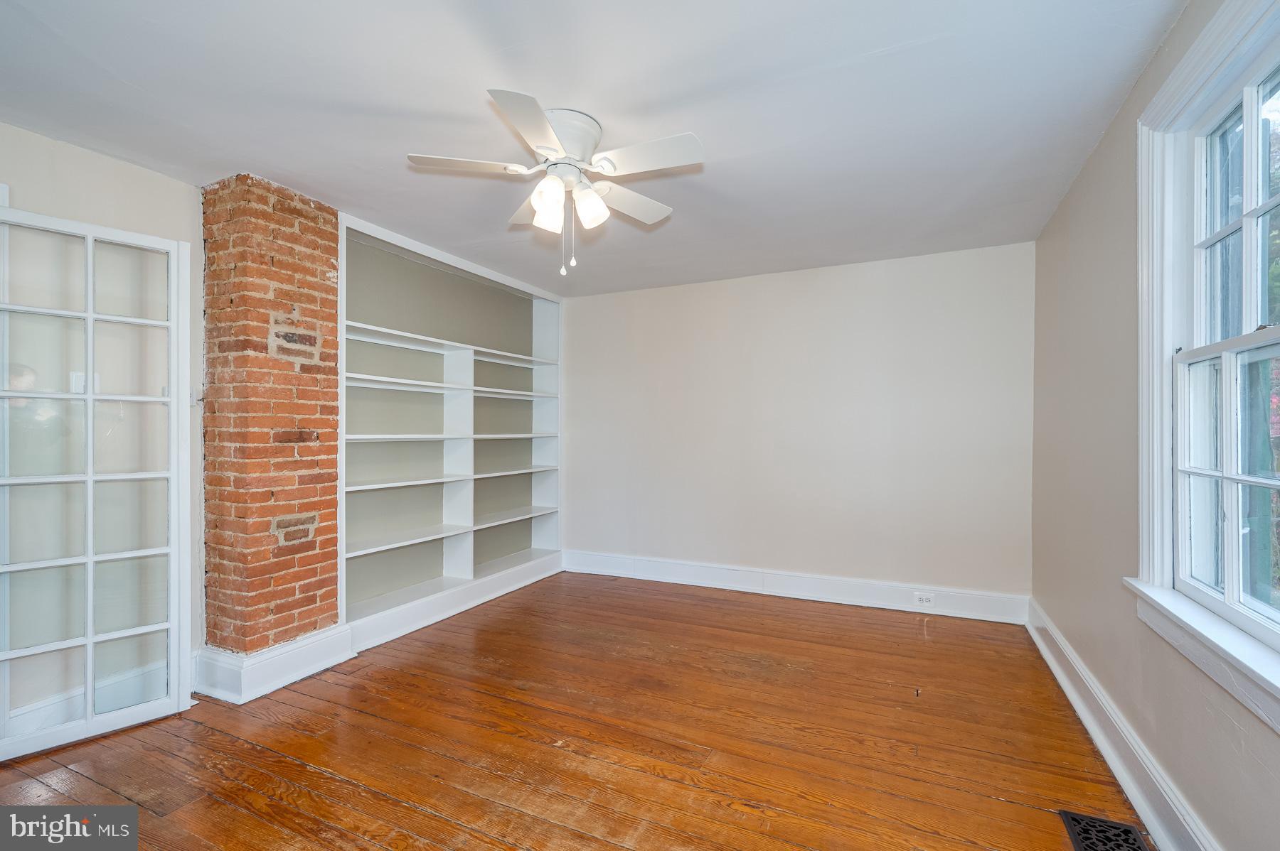 CHARLES TOWN CORPORATION - Residential Lease