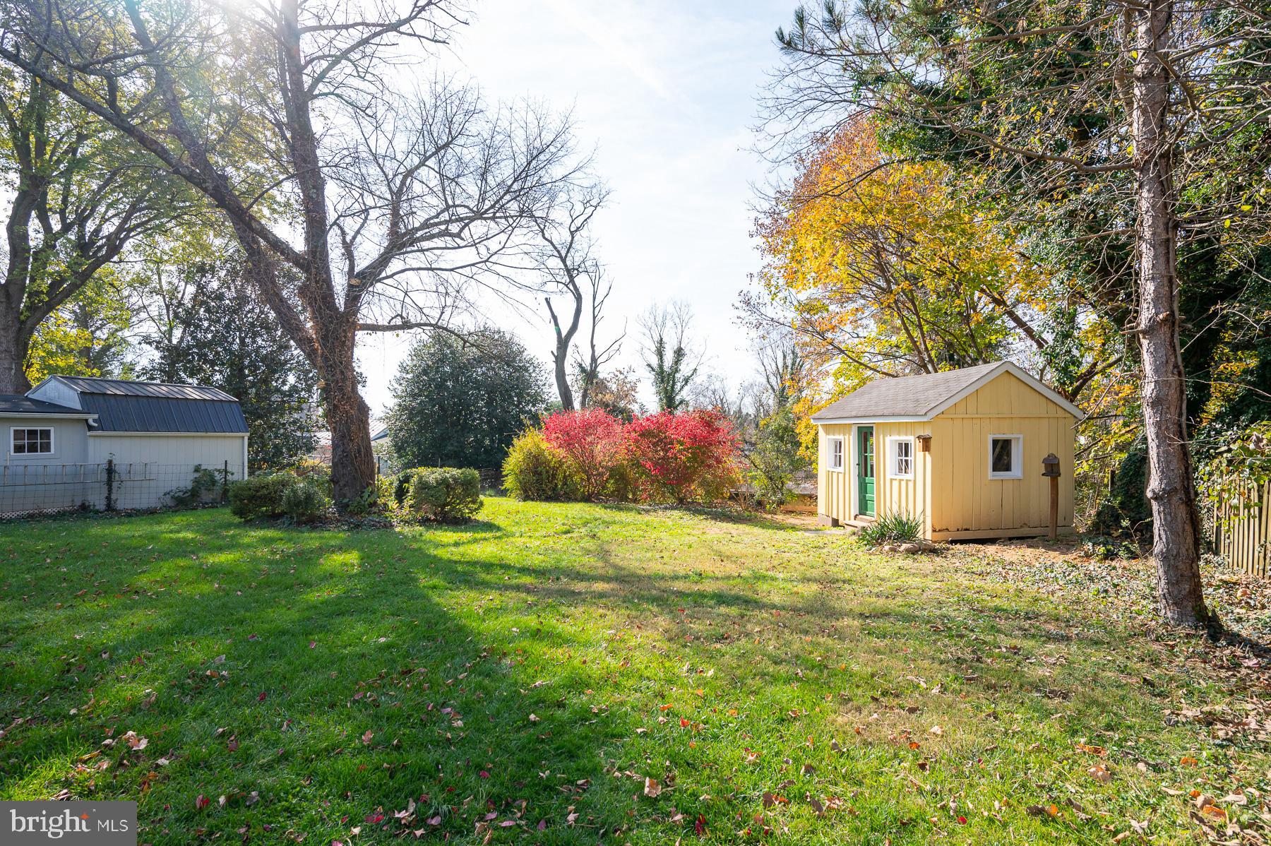 CHARLES TOWN CORPORATION - Residential Lease