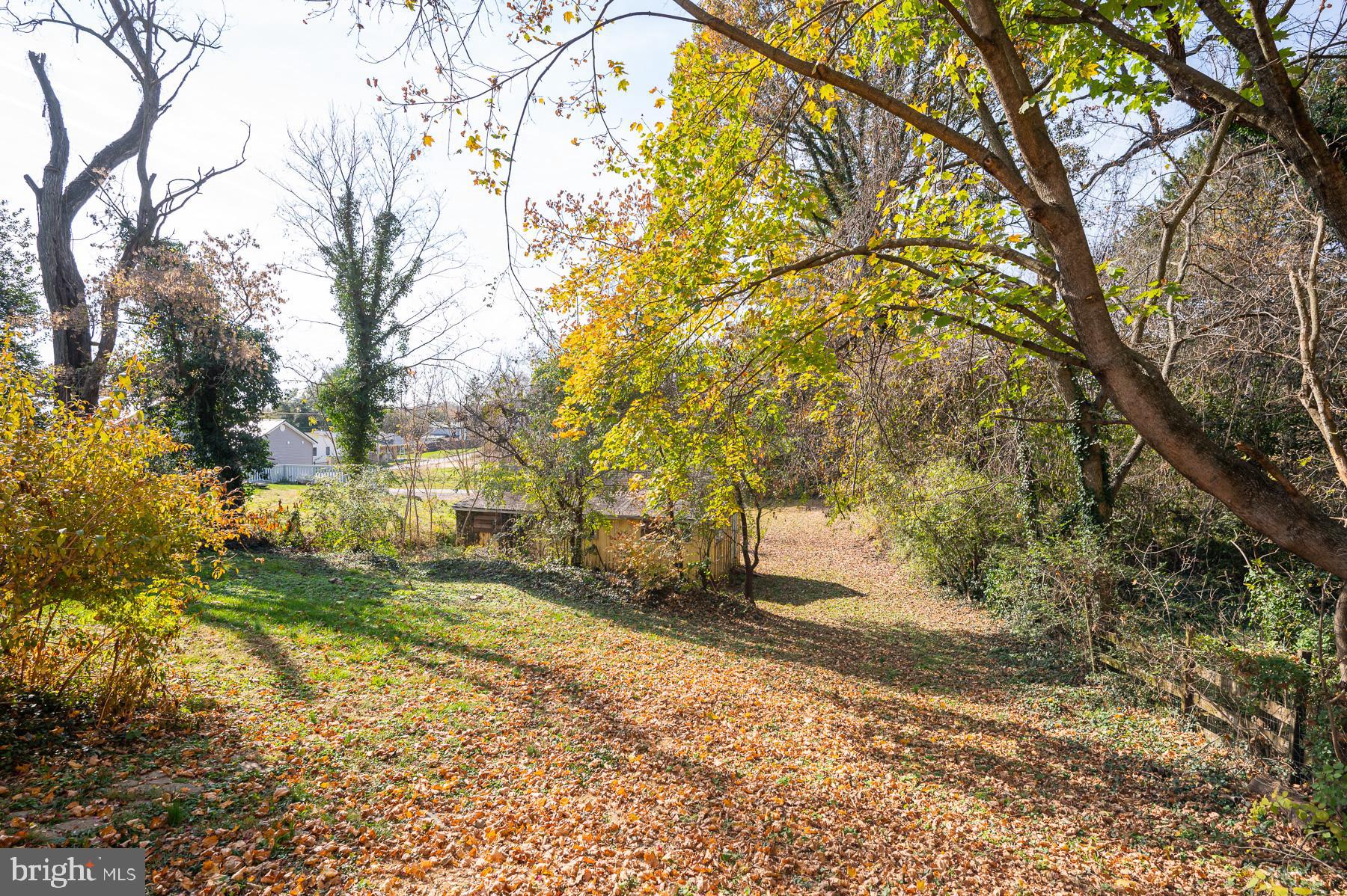 CHARLES TOWN CORPORATION - Residential Lease