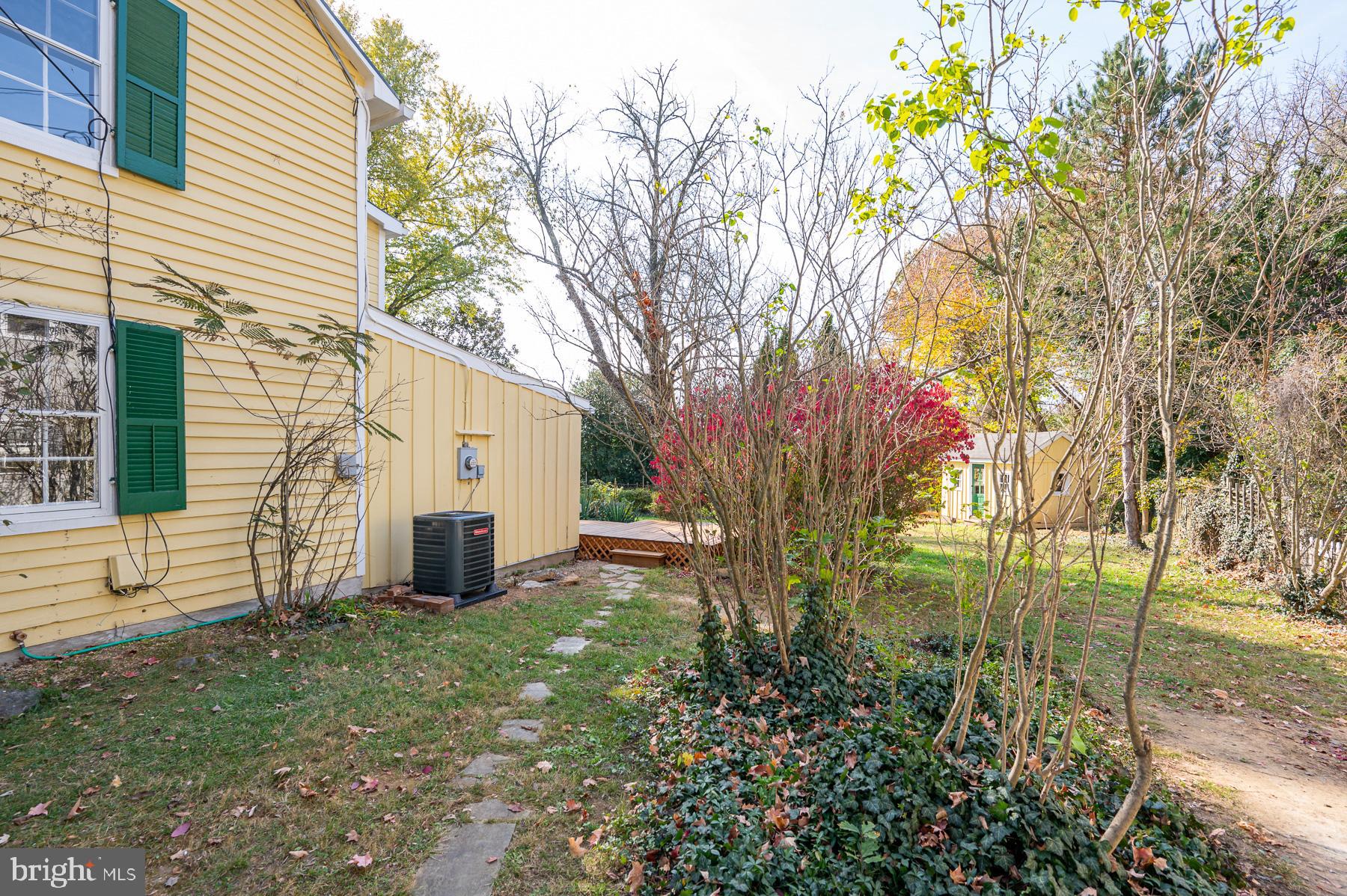 CHARLES TOWN CORPORATION - Residential Lease