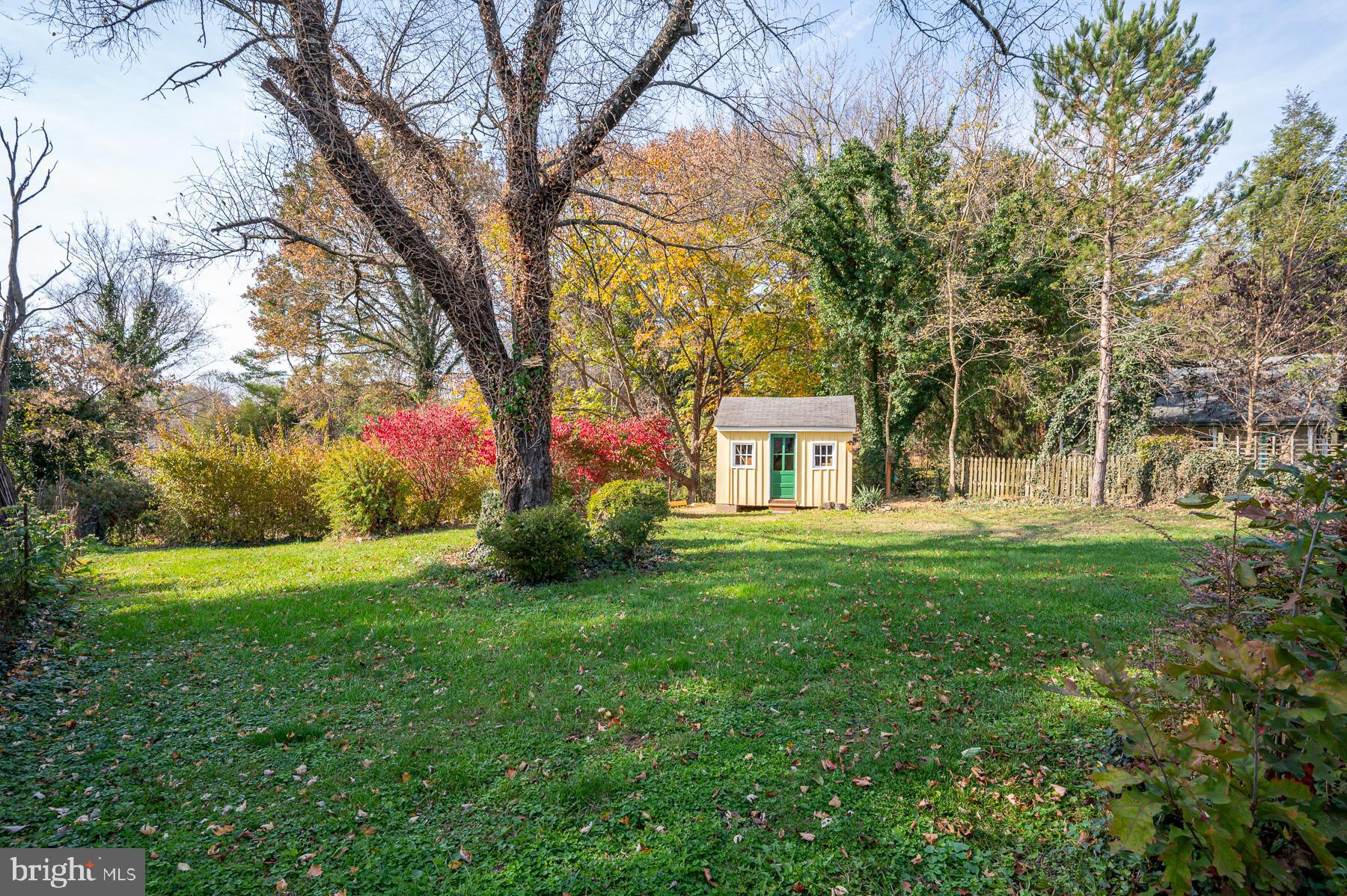 CHARLES TOWN CORPORATION - Residential Lease