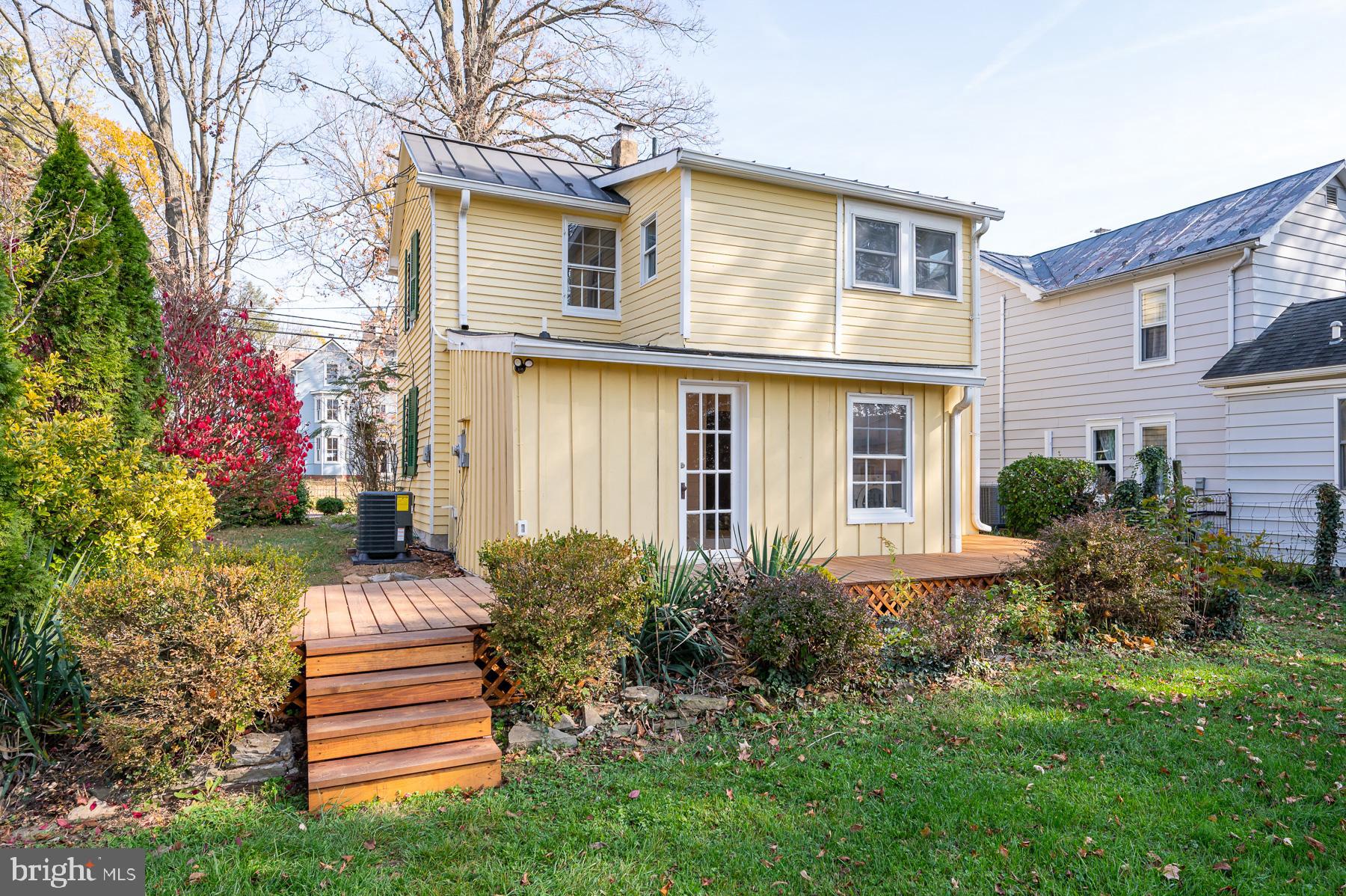 CHARLES TOWN CORPORATION - Residential Lease