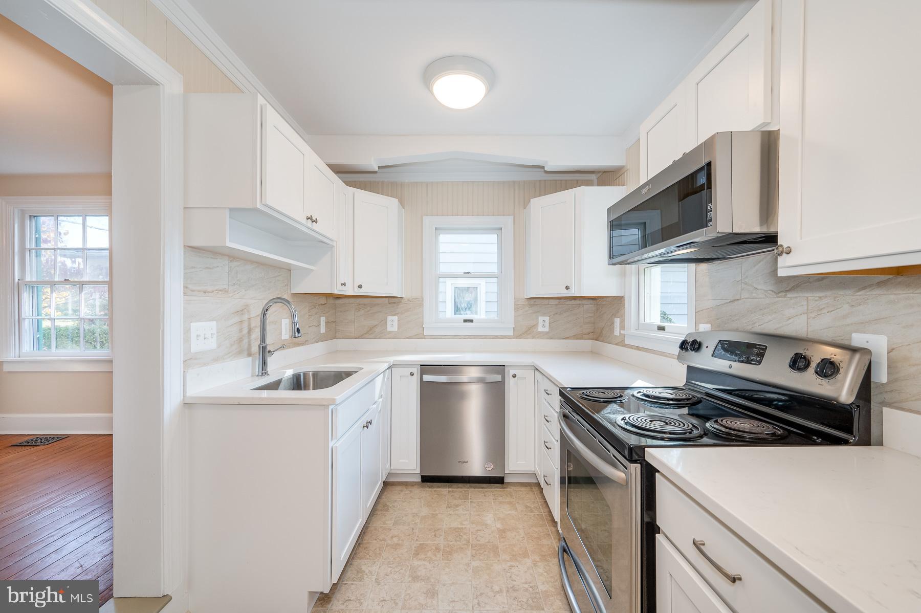 CHARLES TOWN CORPORATION - Residential Lease